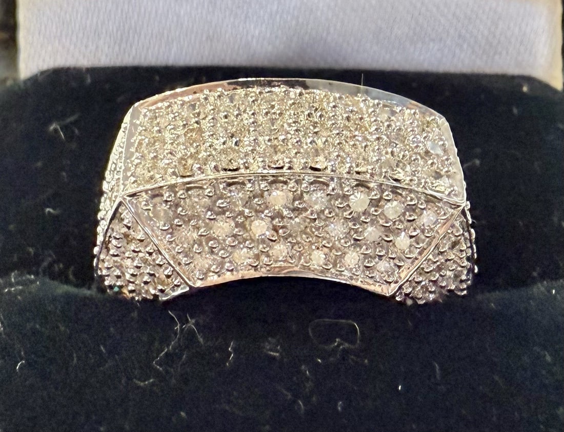 14K Yellow Gold Diamond Ring Greek Design Size 6: 14K Yellow Gold Diamond Ring Greek Design Size 6 This exquisite ring showcases a stunning combination of 14K yellow gold and diamond, crafted with remarkable detail and artistry. The ring features a c
