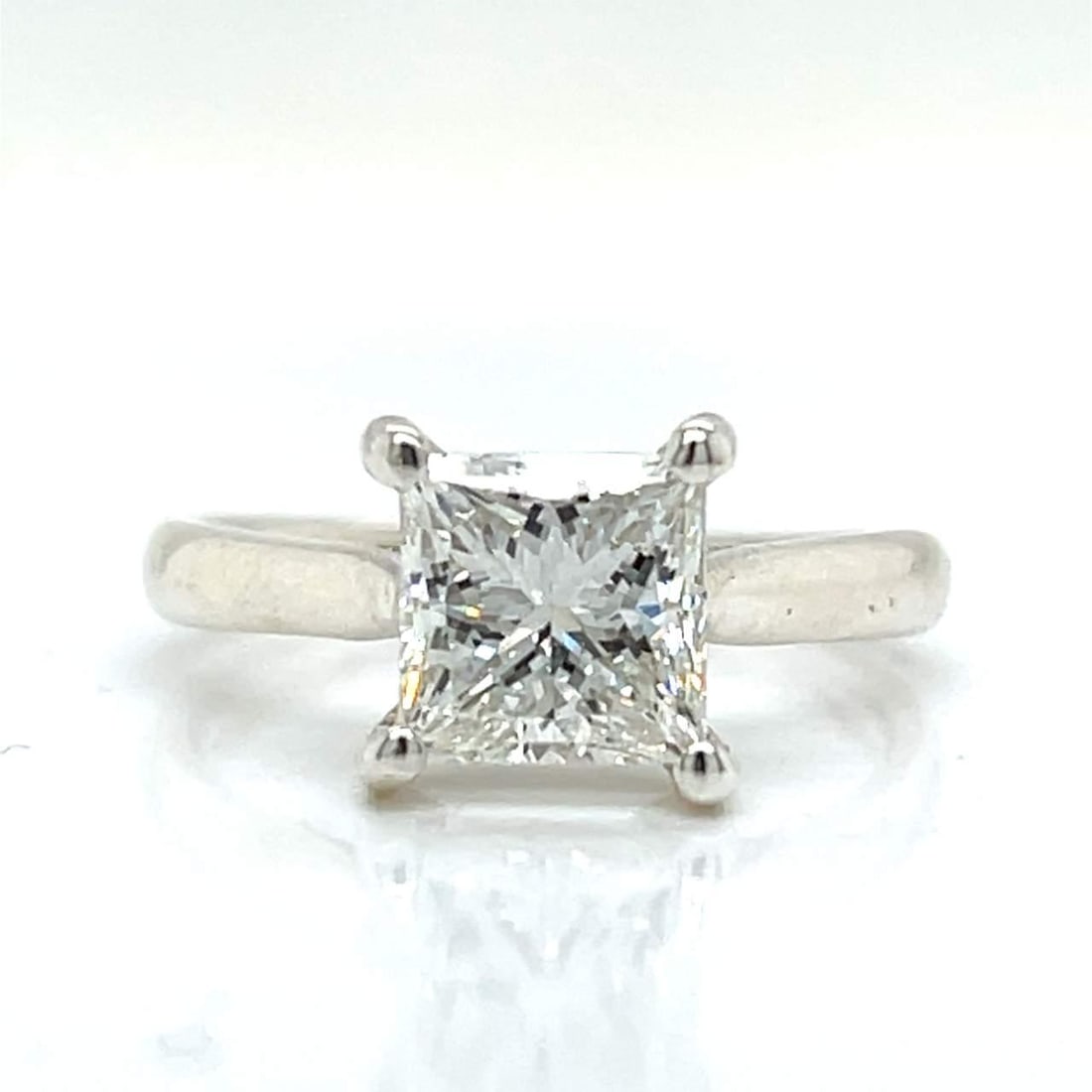 GIA Certified 2.05 Ct Princess-Cut Diamond Ring in Silver: GIA Certified 2.05 Ct Princess-Cut Diamond Ring in Silver This exquisite silver ring features a stunning GIA Certified princess-cut diamond weighing 2.05 ct, showcasing a brilliant H color and VS1 cla