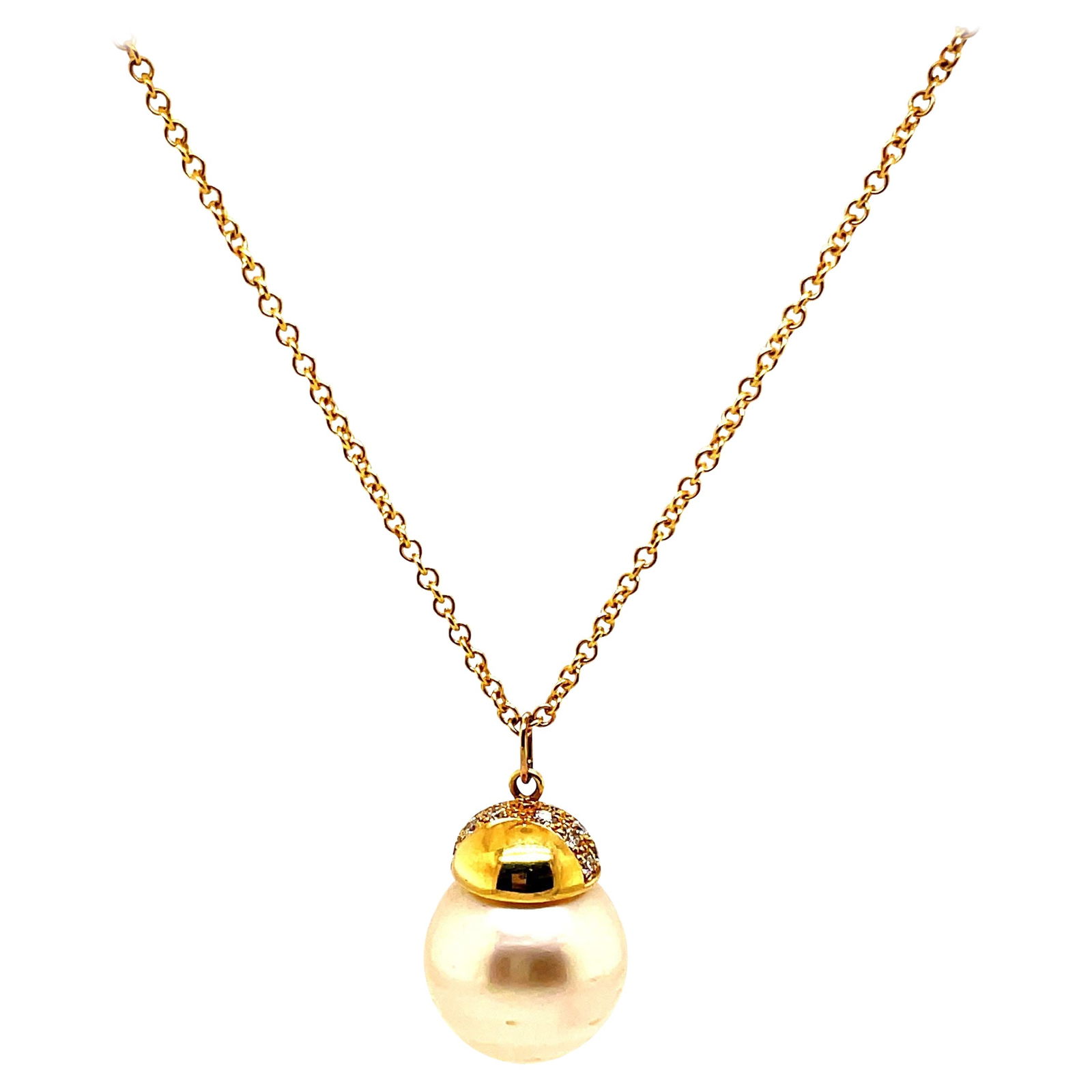 Elegant 18k Yellow Gold Pearl Diamond Pendant Necklace: Elegant 18k Yellow Gold Pearl Diamond Pendant Necklace This stunning pendant necklace features a classic design, showcasing a beautiful white pearl elegantly complemented by approximately 0.25 carats