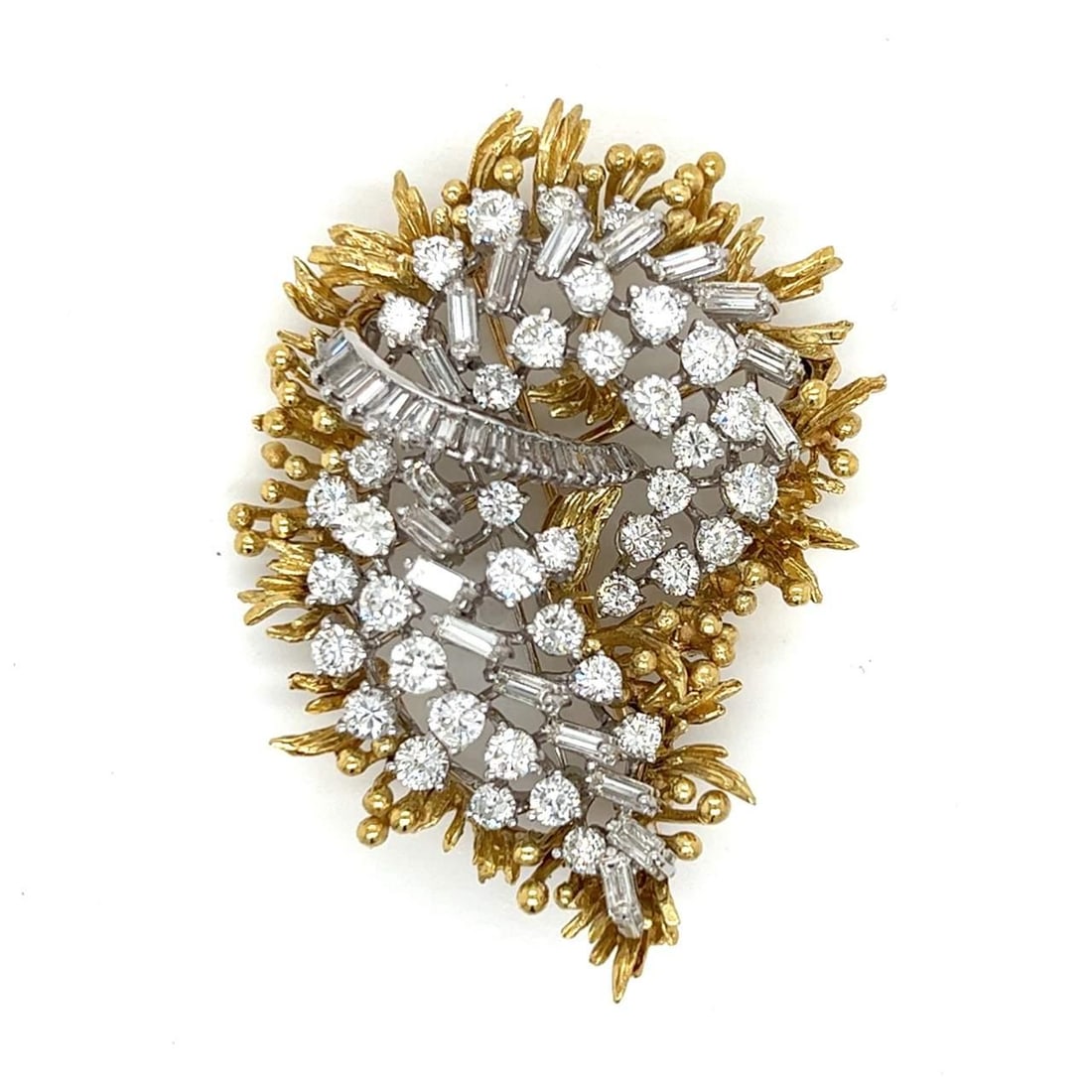 18K Gold Platinum 10.00 Ct Diamond Brooch 40 Round 35 Baguette: 18K Gold Platinum 10.00 Ct Diamond Brooch 40 Round 35 Baguette This exquisite brooch features a stunning combination of 18K gold and platinum, showcasing a total of 10.00 carats of dazzling diamonds.