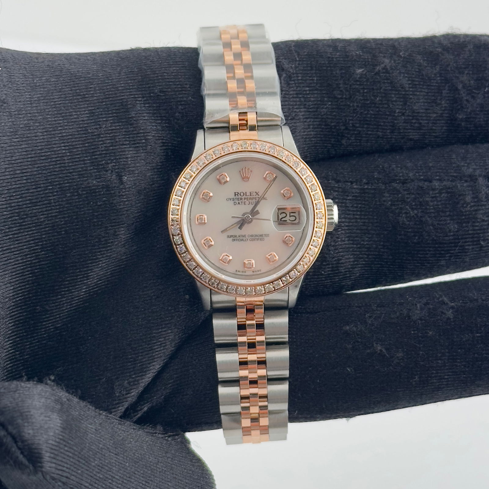 Rolex Datejust Ladies 26mm Aftermarket White MOP Diamond Dial Jubilee Ref 6517: Rolex Datejust Ladies 26mm Aftermarket White MOP Diamond Dial Jubilee Ref 6517 This exquisite ladies' Rolex Datejust features a stunning Aftermarket White Mother of Pearl diamond dial with sparkling p