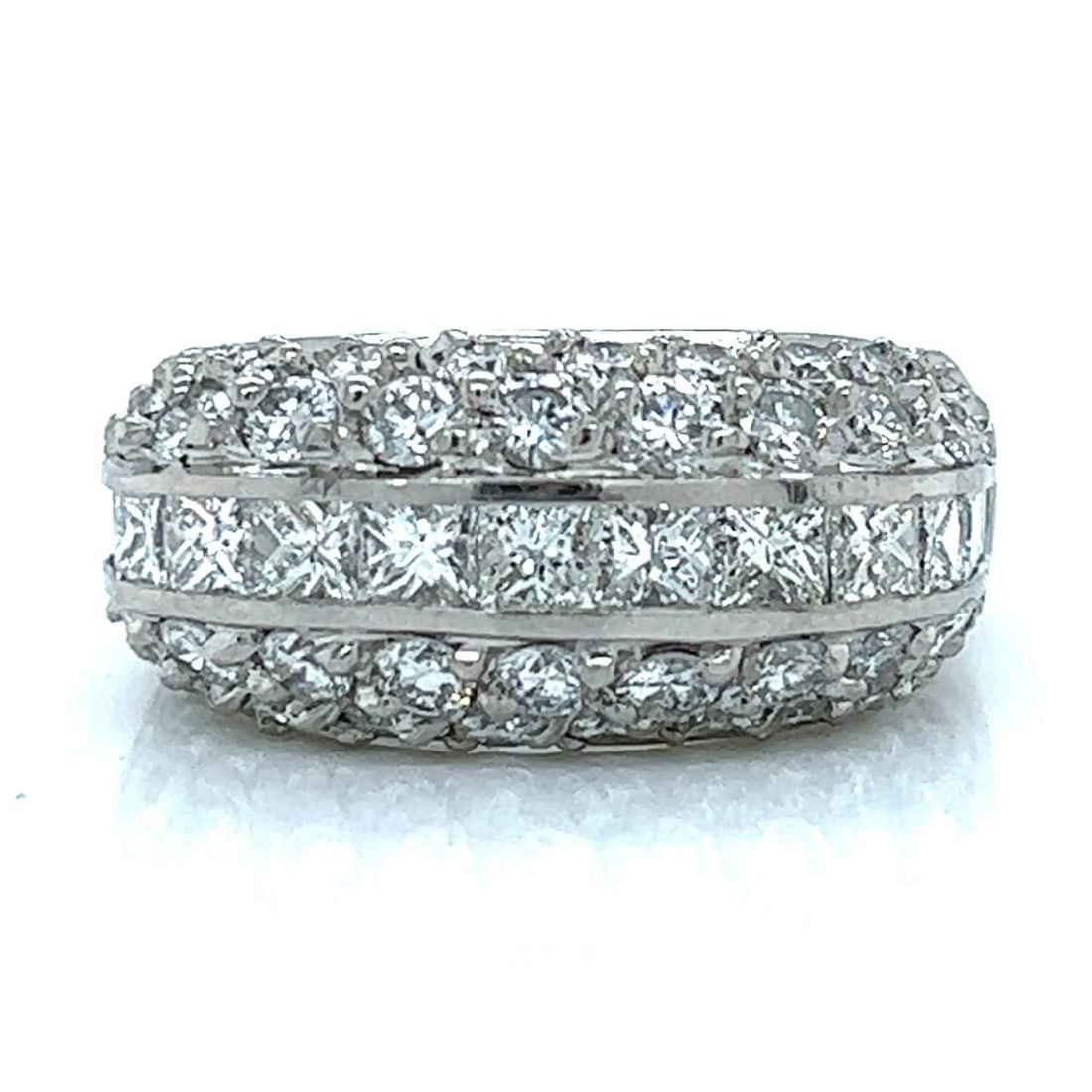 Stunning Platinum Diamond Ring 3.70 Ct with 65 Diamonds G-H VVS-VS: Stunning Platinum Diamond Ring 3.70 Ct with 65 Diamonds G-H VVS-VS Discover an exquisite Platinum diamond ring featuring a stunning total diamond weight of 3.70 Ct. This elegant piece weighs 14.3 gram