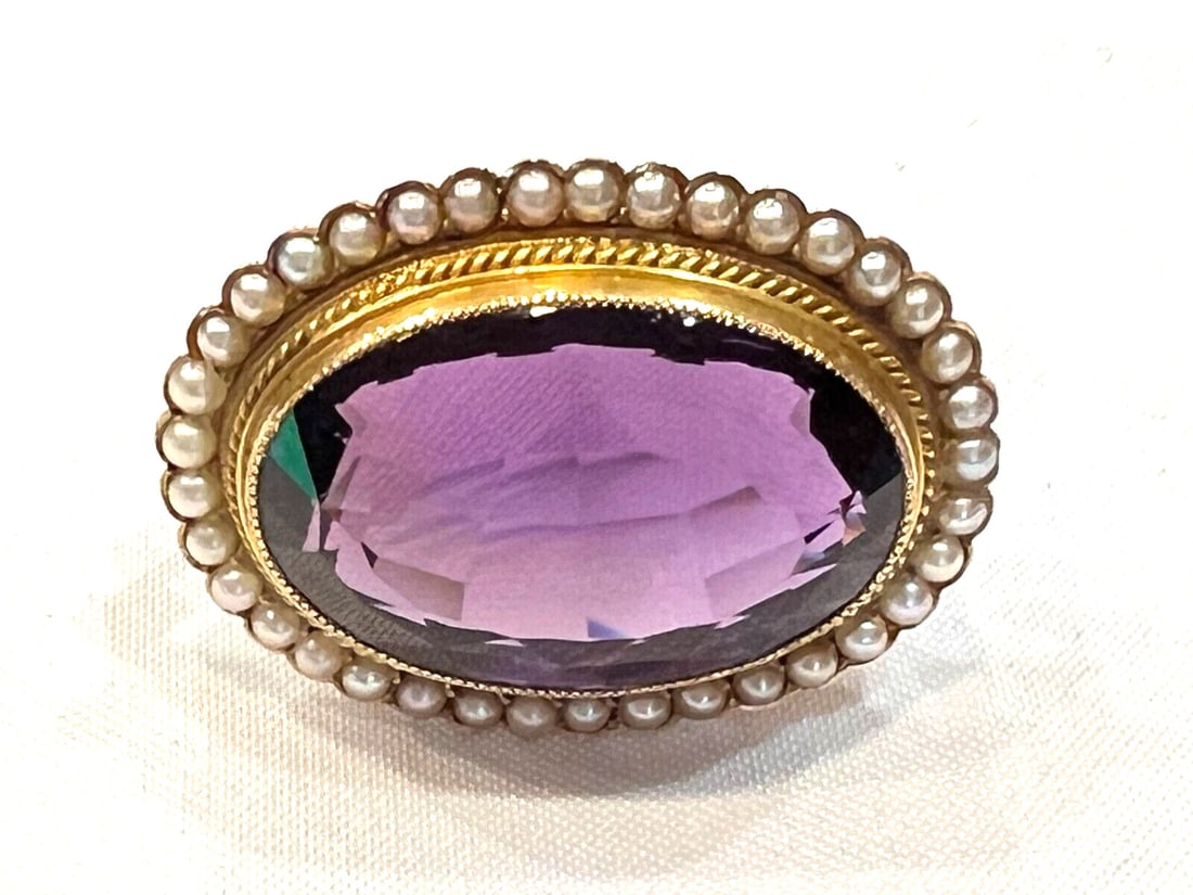 Victorian 14K Gold Amethyst and Pearl Brooch Unbranded: Victorian 14K Gold Amethyst and Pearl Brooch Unbranded This exquisite Victorian brooch is crafted from 14K gold and features a stunning combination of amethyst and half pearls. The brooch weighs 17.70