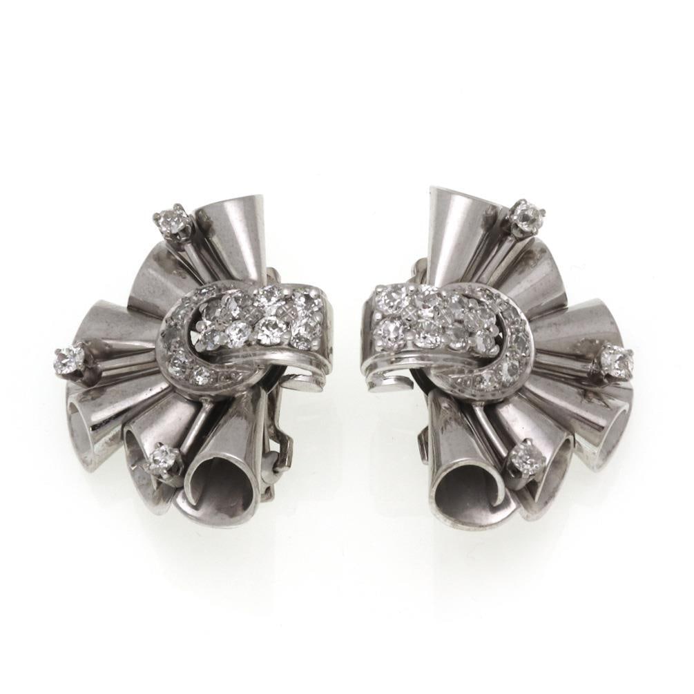Elegant Retro 2.00ct Old Mine Cut Diamond 14k White Gold Floral Earrings: Elegant Retro 2.00ct Old Mine Cut Diamond 14k White Gold Floral Earrings Elevate your style with these exquisite Retro earrings, crafted from 14k white gold. This stunning pair features a fan-shaped d