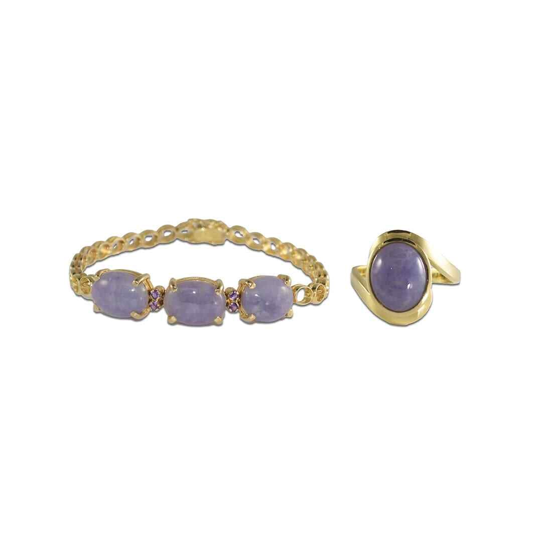 18K Yellow Gold Lavender Jade Bracelet and Ring Jewelry Set: 18K Yellow Gold Lavender Jade Bracelet and Ring Jewelry Set This exquisite jewelry set features a stunning bracelet and ring crafted from 18K yellow gold, showcasing the natural beauty of lavender jad