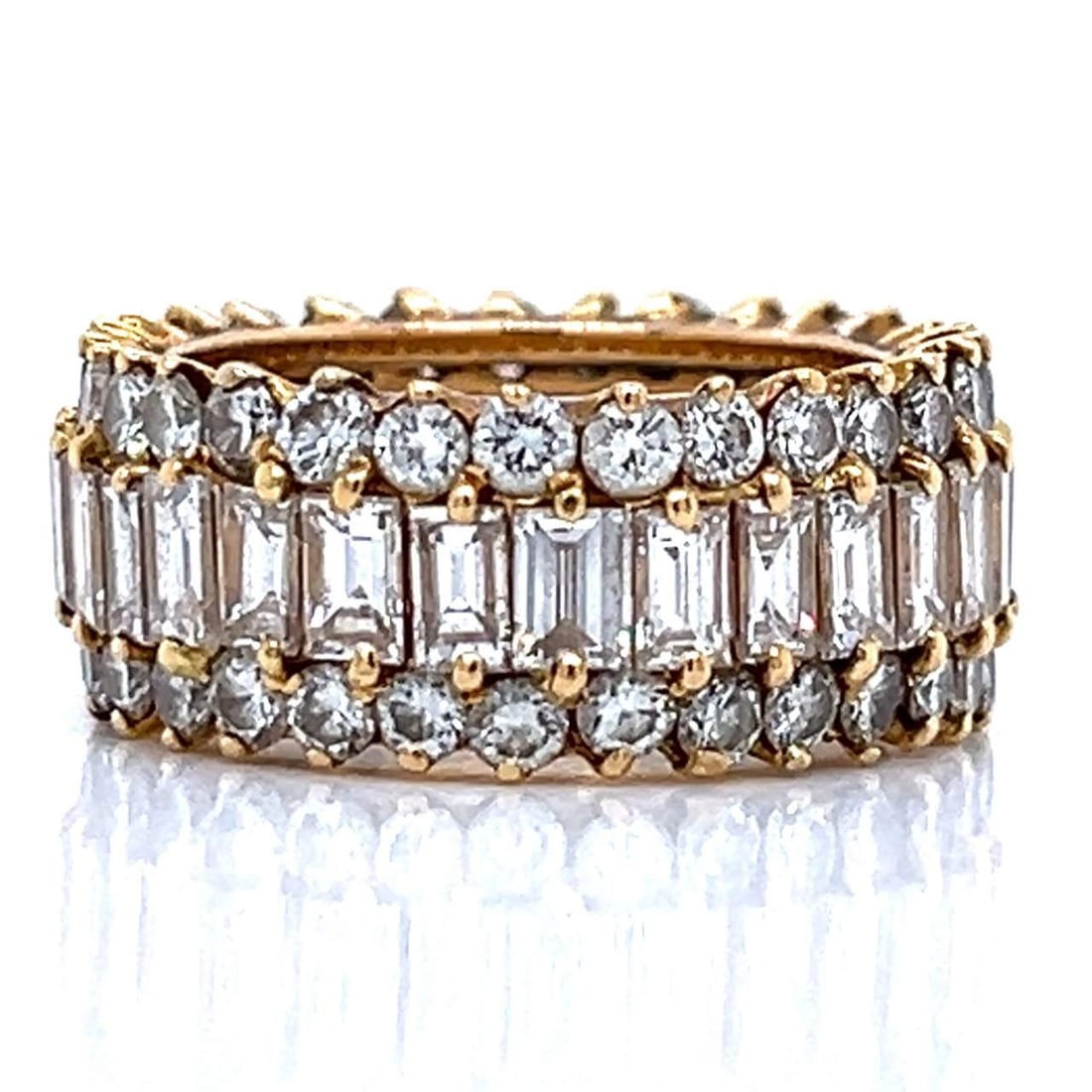 18K Yellow Gold 4.00 Ct Diamond Ring with Baguette and Round Diamonds: 18K Yellow Gold 4.00 Ct Diamond Ring with Baguette and Round Diamonds This exquisite diamond ring features a stunning arrangement of 29 baguette diamonds and 58 round diamonds, totaling approximately