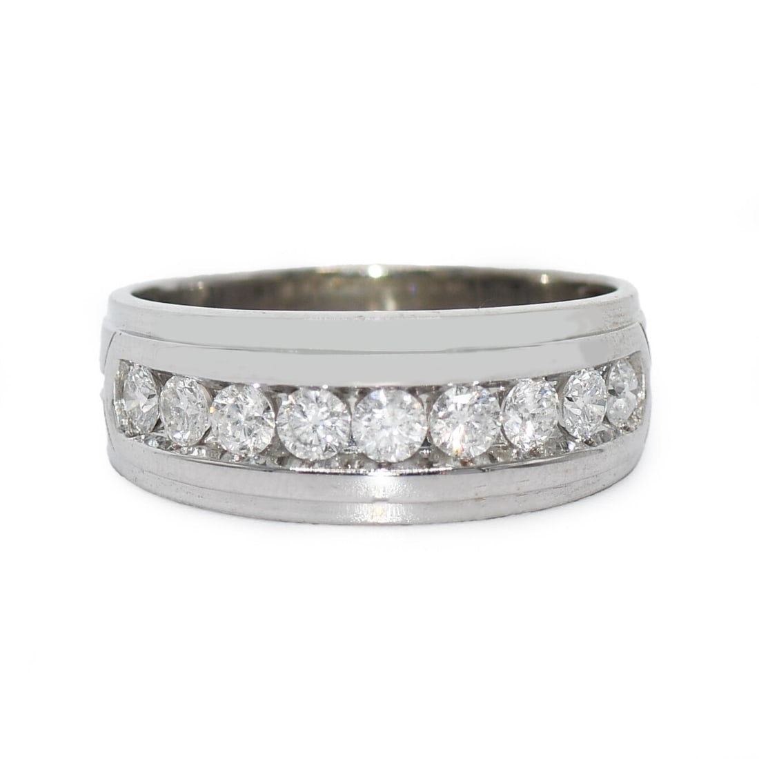 Elegant 10K White Gold Men's Diamond Band 1.00ct SI1-I1: Elegant 10K White Gold Men's Diamond Band 1.00ct SI1-I1 This exquisite 10K White Gold Men's Diamond Band is a perfect blend of elegance and durability. Crafted from 10k white gold, this band features