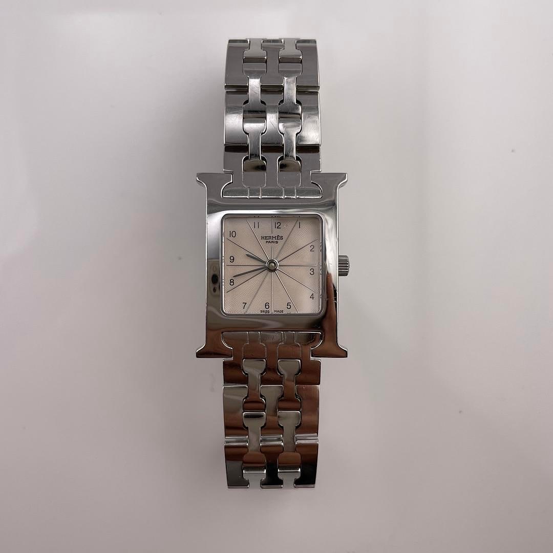 Hermes Heure H Ladies Watch White Dial Ref HH1.210 with 2019 Papers: Hermes Heure H Ladies Watch White Dial Ref HH1.210 with 2019 Papers Presenting the exquisite Hermes Heure H wristwatch, a perfect blend of elegance and sophistication for ladies. This timepiece featur