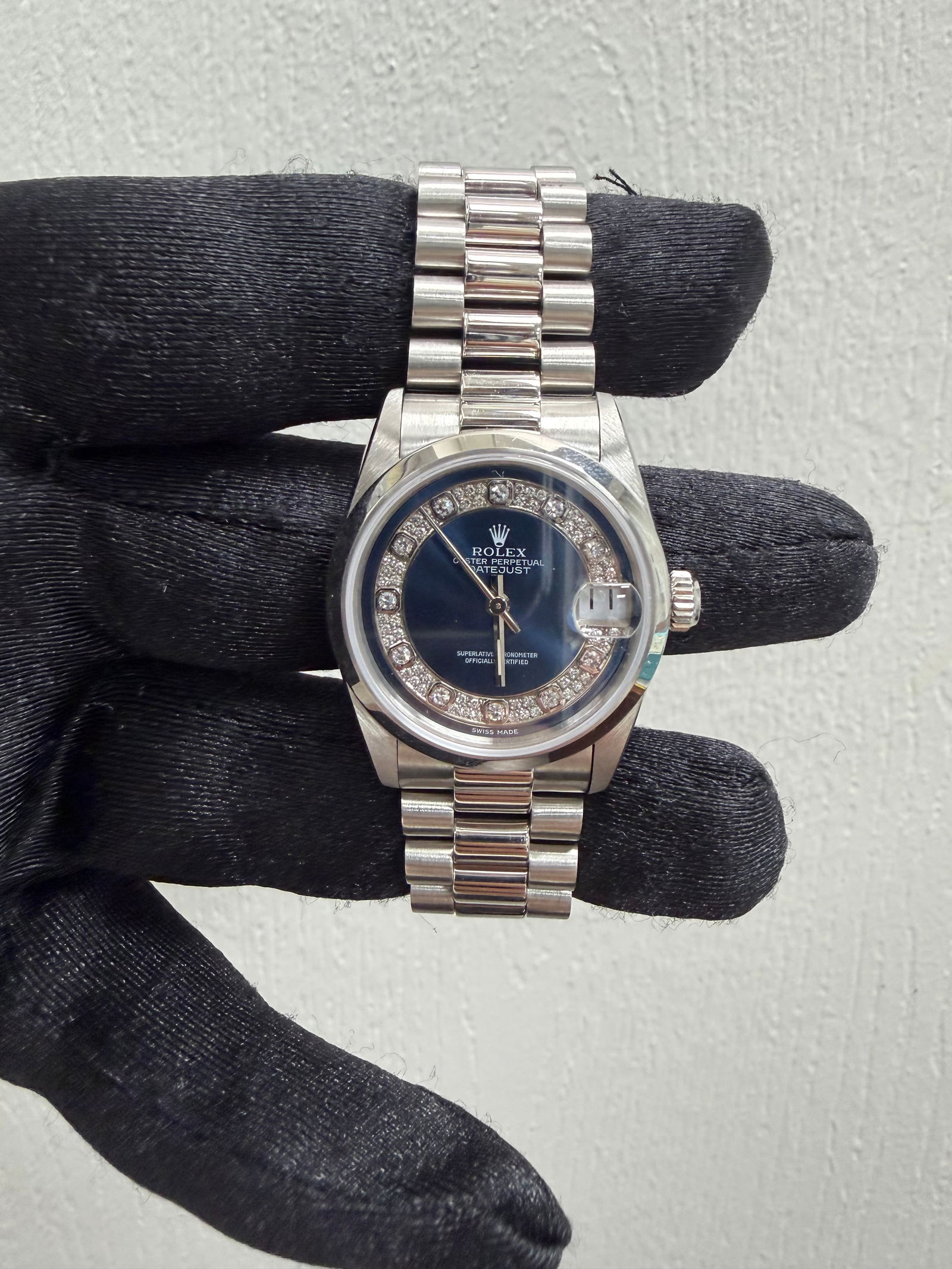 Rolex Datejust Ladies Blue Myriad Diamond Dial President Ref 68246MG: Rolex Datejust Ladies Blue Myriad Diamond Dial President Ref 68246MG This exquisite ladies' Rolex Datejust features a stunning blue myriad diamond dial, set within a smooth bezel. Crafted from platinu