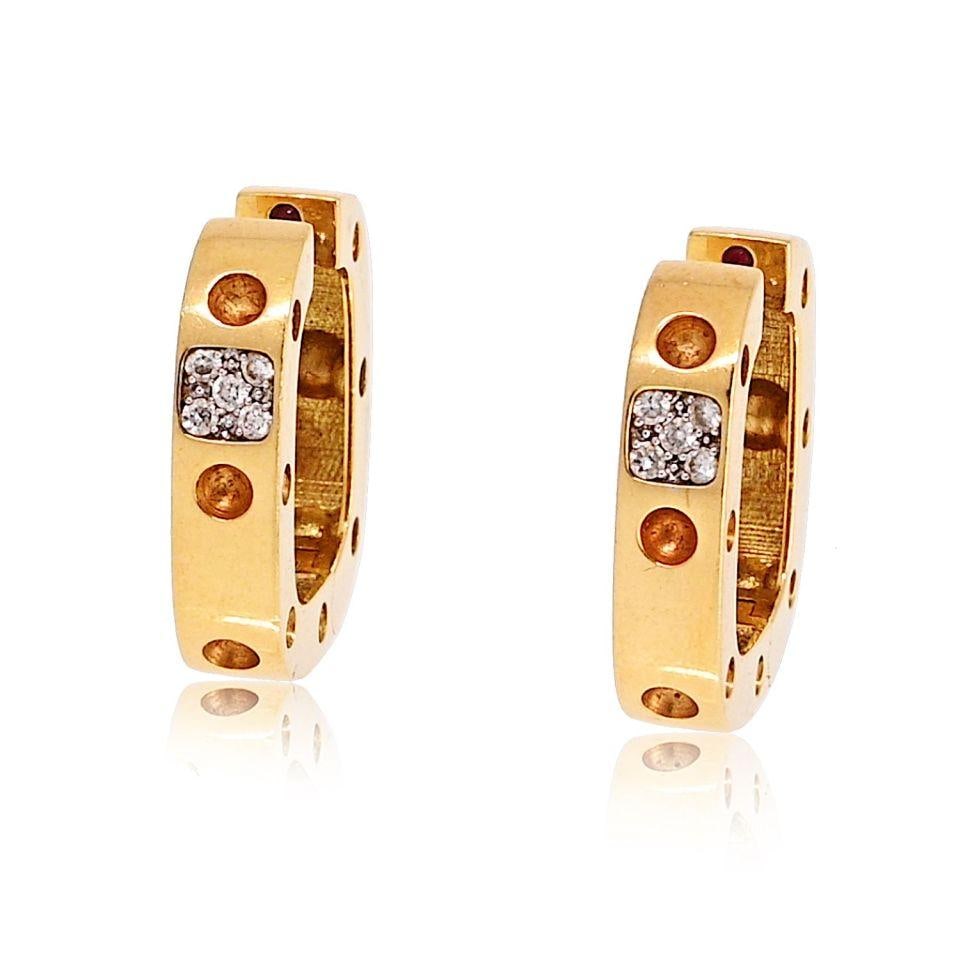 Roberto Coin 18K Yellow Gold Earrings 12.7g Pre-Owned: Roberto Coin 18K Yellow Gold Earrings 12.7g Pre-Owned Elevate your style with these exquisite Roberto Coin earrings, crafted from luxurious 18K yellow gold. These pre-owned earrings weigh 12.7 grams,