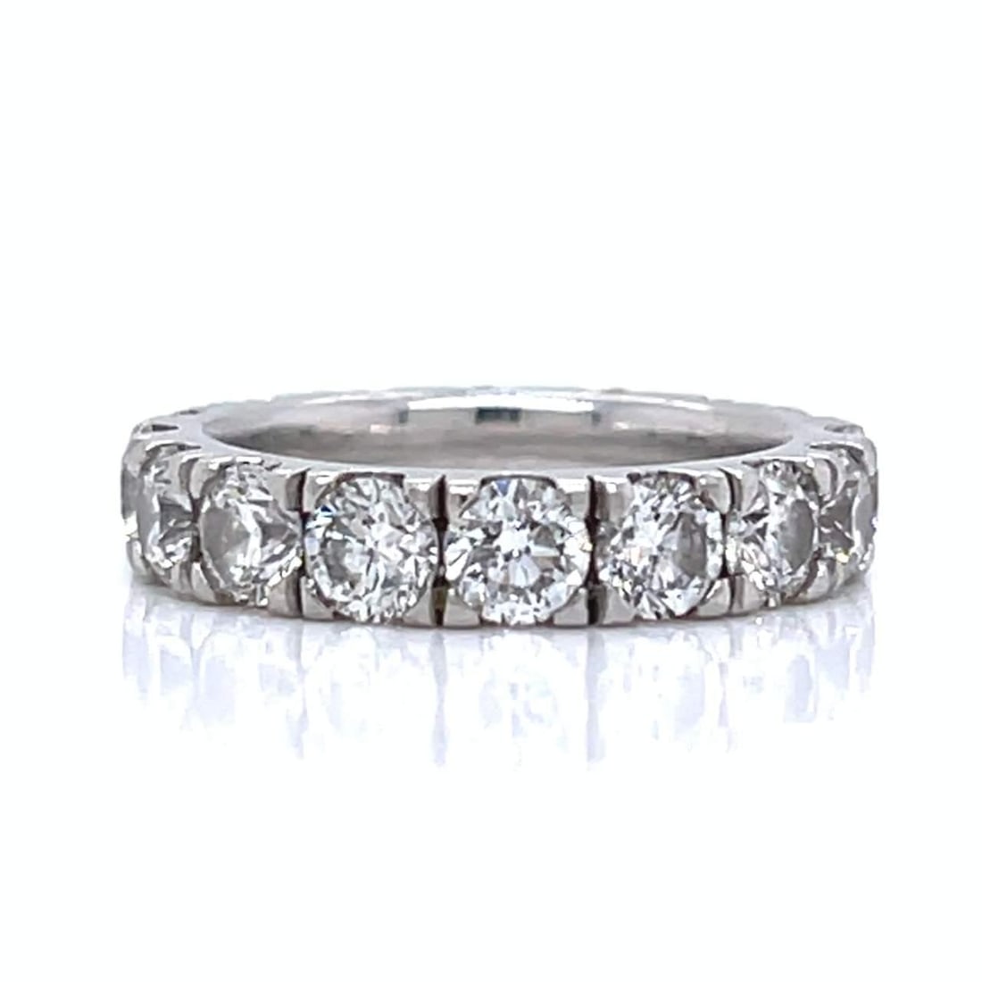 Platinum Eternity Band 3.20 Ct Diamond 16 Round H-I VVS-VS: Platinum Eternity Band 3.20 Ct Diamond 16 Round H-I VVS-VS This exquisite Platinum Eternity Band features a stunning total diamond weight of approximately 3.20 ct, showcasing 16 round diamonds. The di