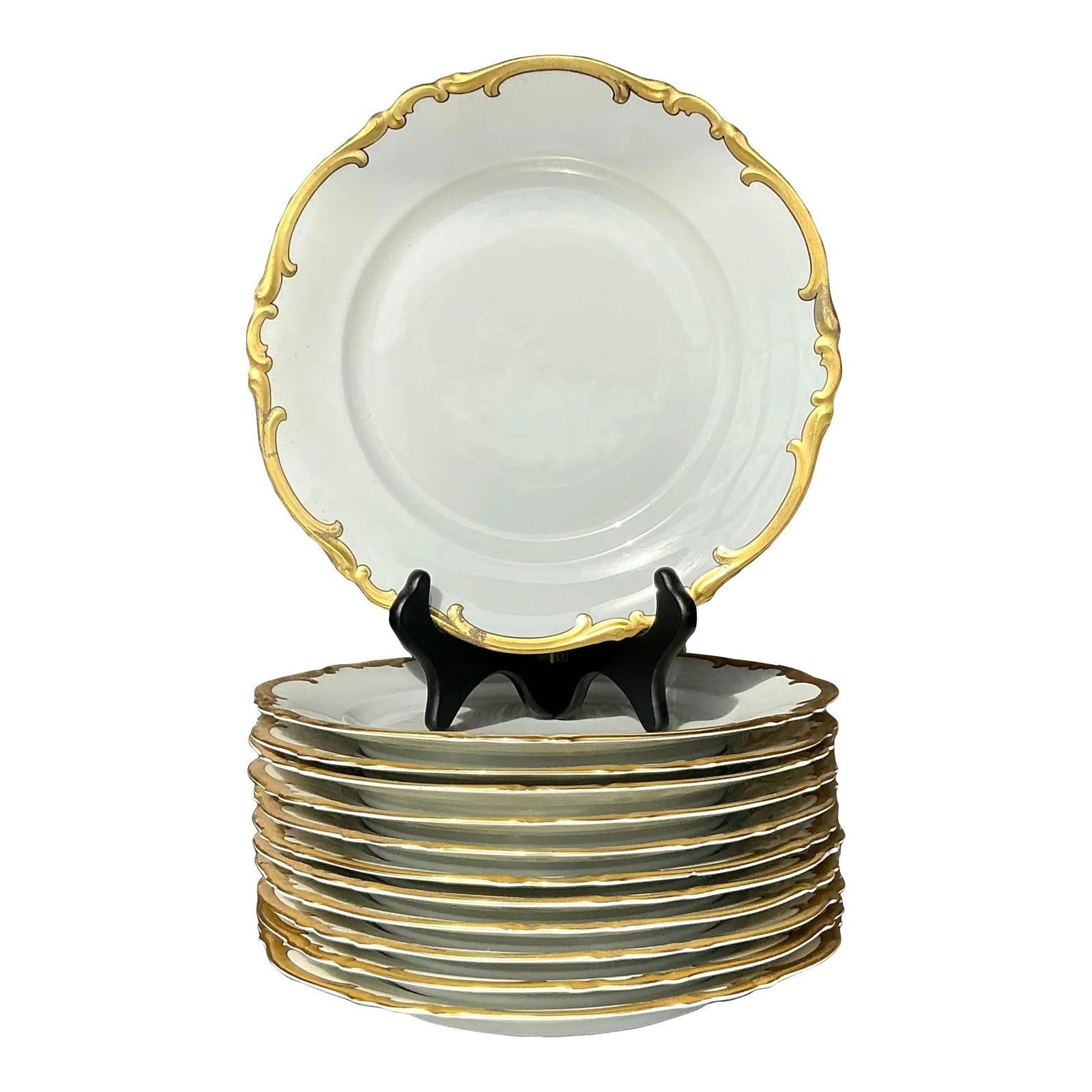 Vintage Regency Heinrich Bavaria Dinner Plates Set of 12 Gilt Edges: Vintage Regency Heinrich Bavaria Dinner Plates Set of 12 Gilt Edges Elevate your dining experience with this exquisite set of 12 vintage Regency Heinrich Bavaria dinner plates. Each plate features ele