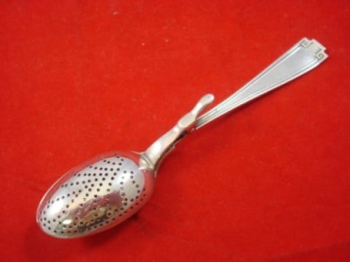 Gorham Etruscan Sterling Silver Tea Infuser Spoon 5 3/4 Inch: Gorham Etruscan Sterling Silver Tea Infuser Spoon 5 3/4 Inch This Etruscan by Gorham tea infuser spoon is crafted from high-quality sterling silver and measures 5 3/4 inches in length. The elegant Etr