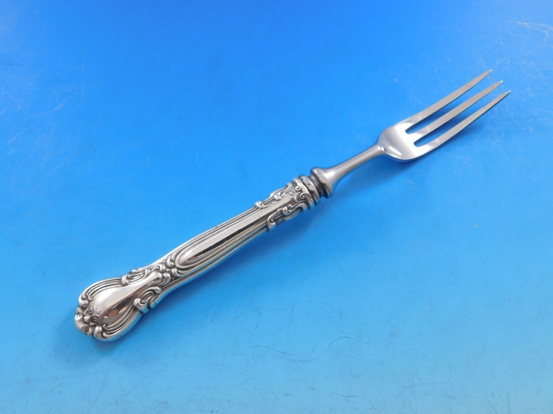 Gorham Chantilly Sterling Silver 3-Tine Pastry Fork 6 3/4": Gorham Chantilly Sterling Silver 3-Tine Pastry Fork 6 3/4" This exquisite pastry fork is part of the Chantilly pattern by Gorham, crafted from high-quality sterling silver. Featuring a hollow handle a
