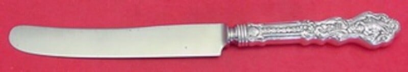 Gorham Versailles Sterling Silver Dinner Knife 9 3/4 inches: Gorham Versailles Sterling Silver Dinner Knife 9 3/4 inches Introducing the exquisite Versailles dinner knife by Gorham, crafted from high-quality sterling silver with a stainless steel implement. Thi