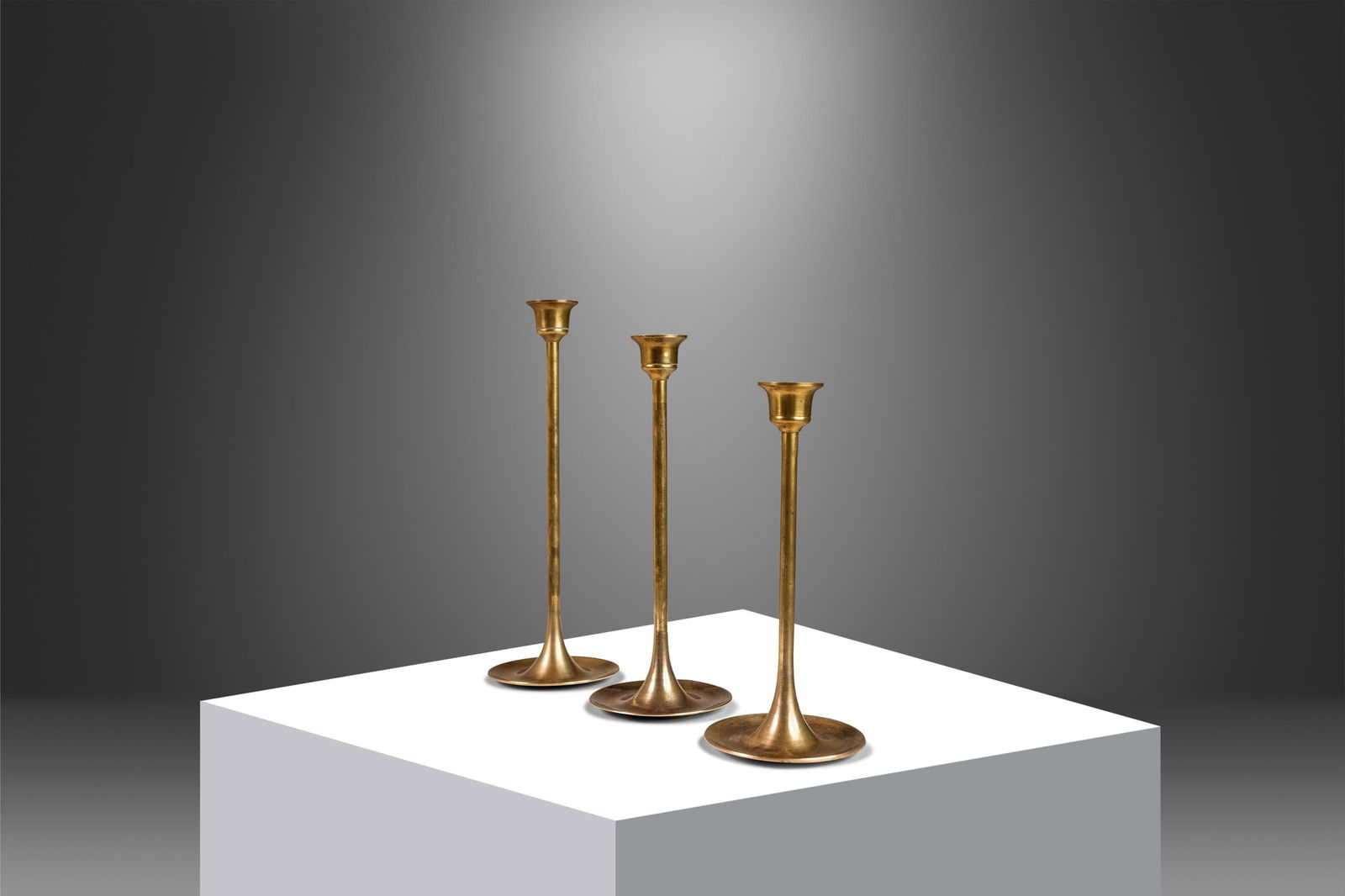 Mid-Century Modern Bauhaus Brass Tulip Candlestick Holders Set of 3 USA 1960s: Mid-Century Modern Bauhaus Brass Tulip Candlestick Holders Set of 3 USA 1960s This exquisite set of three Mid-Century Modern Bauhaus graduated brass candlestick holders combines elegance with function