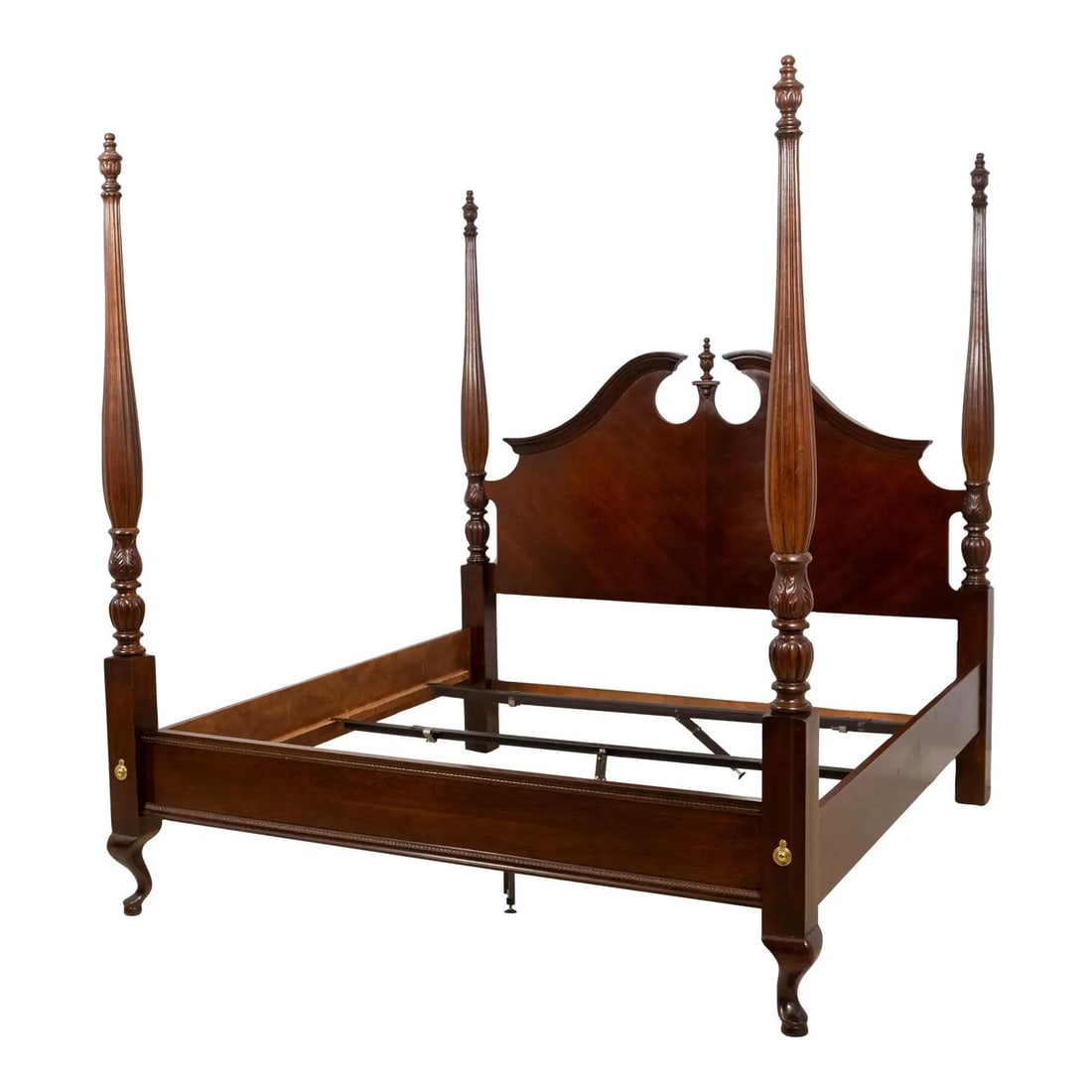 Thomasville King Size Cherry 4 Post Poster Bed Traditional Mahogany: Thomasville King Size Cherry 4 Post Poster Bed Traditional Mahogany This stunning Thomasville King Size Cherry 4 Post Poster Bed features a rich dark cherry mahogany finish and showcases traditional Q
