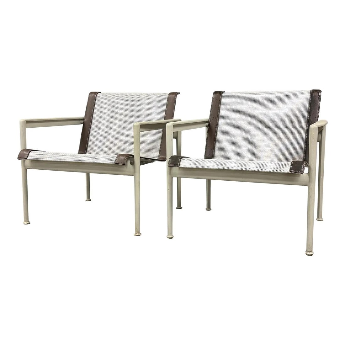 Mid Century Modern Lounge Chairs Pair by Richard Schultz: Mid Century Modern Lounge Chairs Pair by Richard Schultz This stunning pair of mid-century modern lounge chairs, attributed to Richard Schultz for Knoll, showcases a stylish blend of aluminum and stee