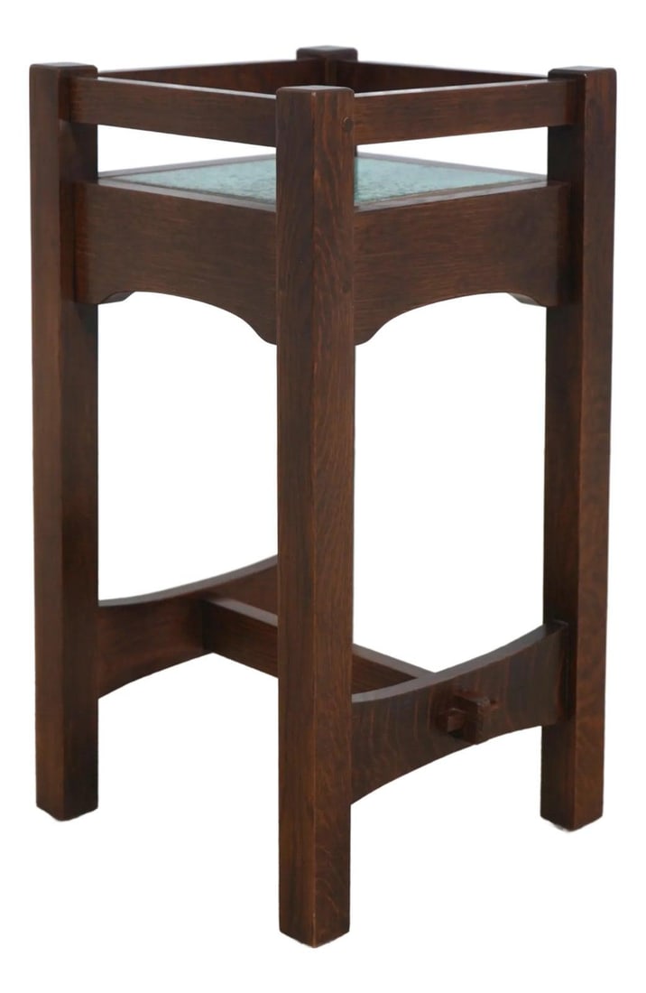 Stickley Mission Oak Rare Tile Top Occasional Table 2002: Stickley Mission Oak Rare Tile Top Occasional Table 2002 This Stickley Mission Oak Tile Top Occasional Table showcases the timeless Arts & Crafts style with a high-quality construction featuring a gre