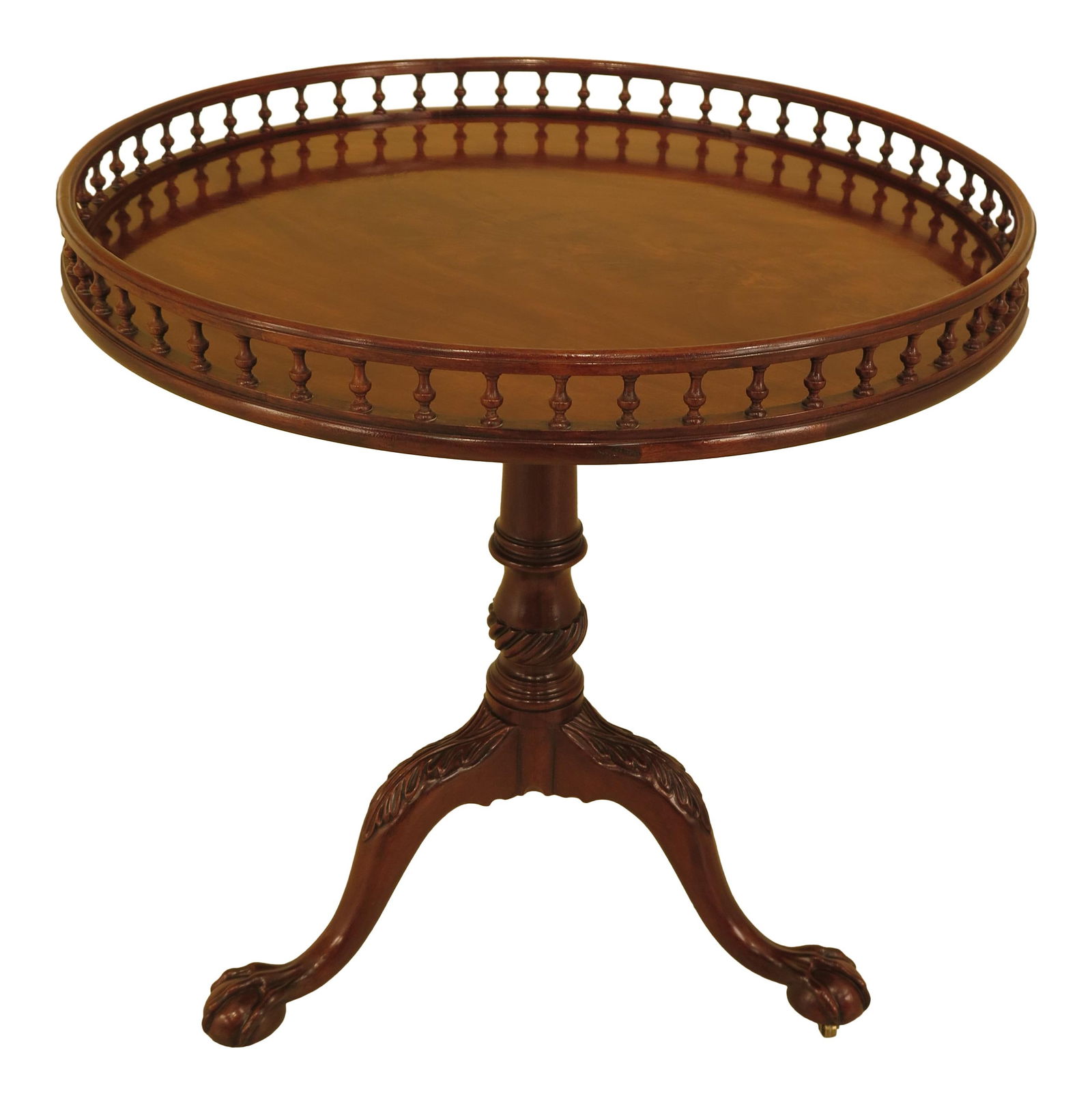 Chippendale Baker Mahogany Round Tilt Top Table: Chippendale Baker Mahogany Round Tilt Top Table This exquisite round tilt-top table from the Baker Stately Homes Collection showcases the elegance of Chippendale design. Crafted from high-quality maho