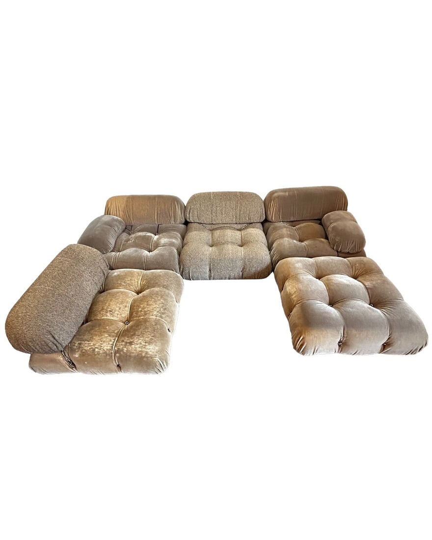 B&B Italia Mario Bellini Vintage Camaleonda 5 Piece Sofa Set: B&B Italia Mario Bellini Vintage Camaleonda 5 Piece Sofa Set Experience the timeless design of the B&B Italia Camaleonda sofa, a classic piece by Mario Bellini. This vintage 5-piece sofa features a ri