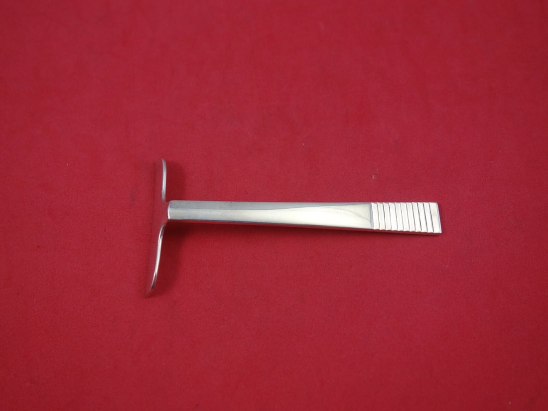 Georg Jensen Parallel Sterling Silver Baby Food Pusher 2 1/4": Georg Jensen Parallel Sterling Silver Baby Food Pusher 2 1/4" This exquisite baby food pusher from Georg Jensen is crafted in sterling silver and features the elegant Parallel pattern. Measuring 2 1/4
