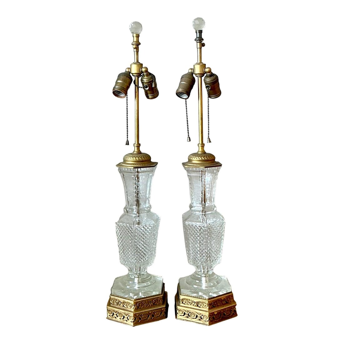 Elegant Vintage Pair of Regency Cut Crystal Lamps 27 Inches: Elegant Vintage Pair of Regency Cut Crystal Lamps 27 Inches Enhance your home decor with this exquisite pair of vintage Regency cut crystal lamps. Each lamp boasts a beautifully faceted, hexagonal cry