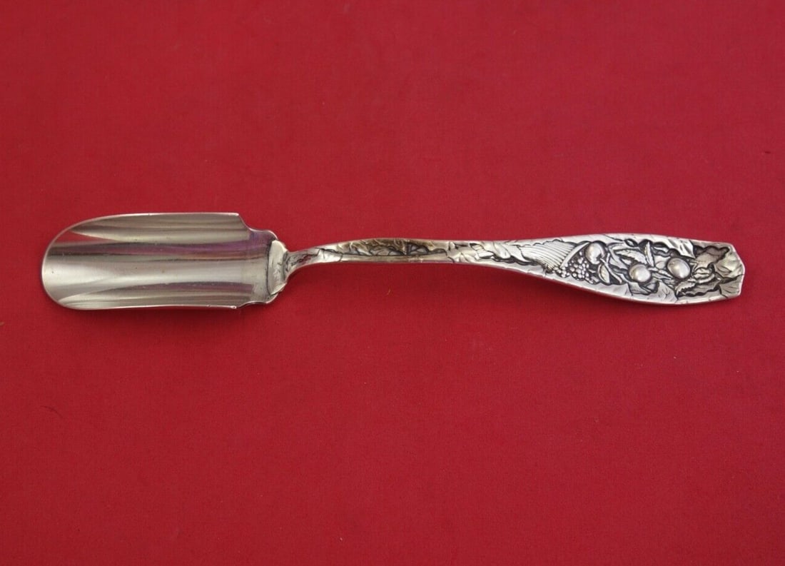 Towle Pomona Sterling Silver Cheese Scoop Large 8 Inch: Towle Pomona Sterling Silver Cheese Scoop Large 8 Inch Introducing the Pomona cheese scoop by Towle, a stunning example of craftsmanship from the 19th century. This large 8" scoop is made of high-qual