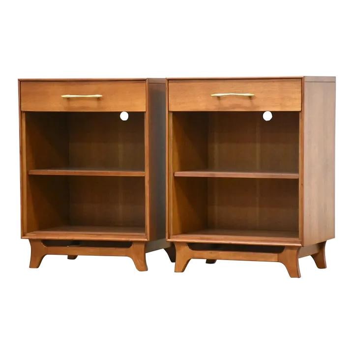 Mid Century Modern Walnut Nightstands Pair by RWAY Furniture: Mid Century Modern Walnut Nightstands Pair by RWAY Furniture This exquisite pair of mid-century modern nightstands showcases refined walnut craftsmanship, expertly made by RWAY Furniture. Each nightst
