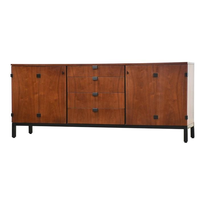 1960s Milo Baughman Walnut Credenza for Directional with Black Accents: 1960s Milo Baughman Walnut Credenza for Directional with Black Accents This stunning mid-century modern walnut credenza, designed by Milo Baughman for Directional, showcases a perfect blend of functio