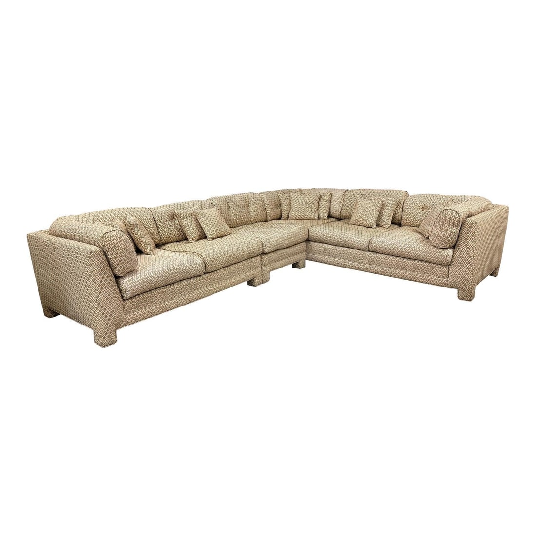 Milo Baughman Style L-Shaped Modular Sofa Beige Textile: Milo Baughman Style L-Shaped Modular Sofa Beige Textile This Vintage Modern Parsons Style Sectional Sofa is a versatile three-section L-shaped modular piece inspired by the iconic designs of Milo Baug