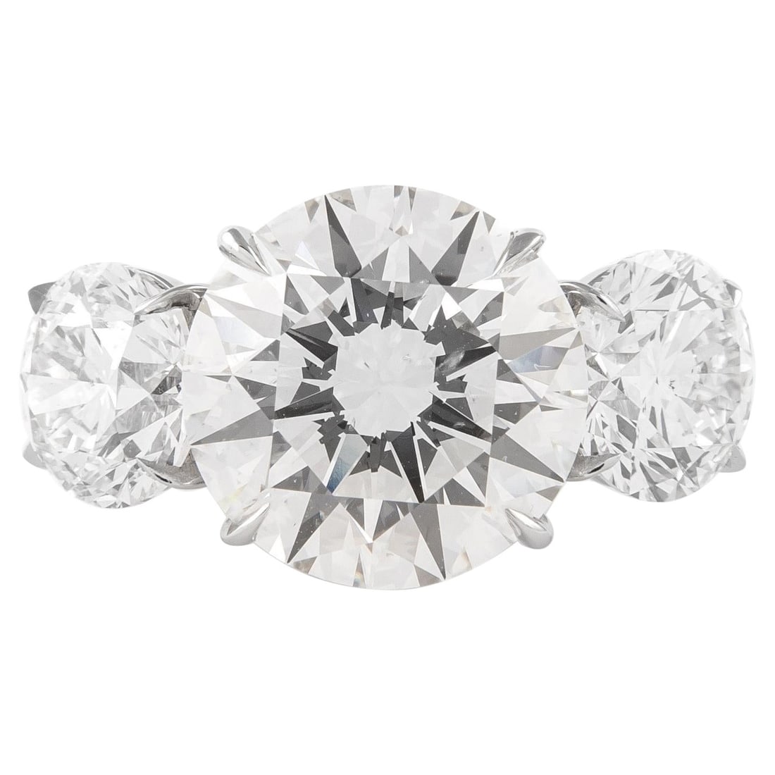 5.55ct GIA 3-Stone Diamond Ring 18k White Gold: 5.55ct GIA 3-Stone Diamond Ring 18k White Gold This stunning three-stone diamond ring features a total diamond weight of 8.55 ct, showcasing a magnificent 5.55 ct round brilliant center diamond with a