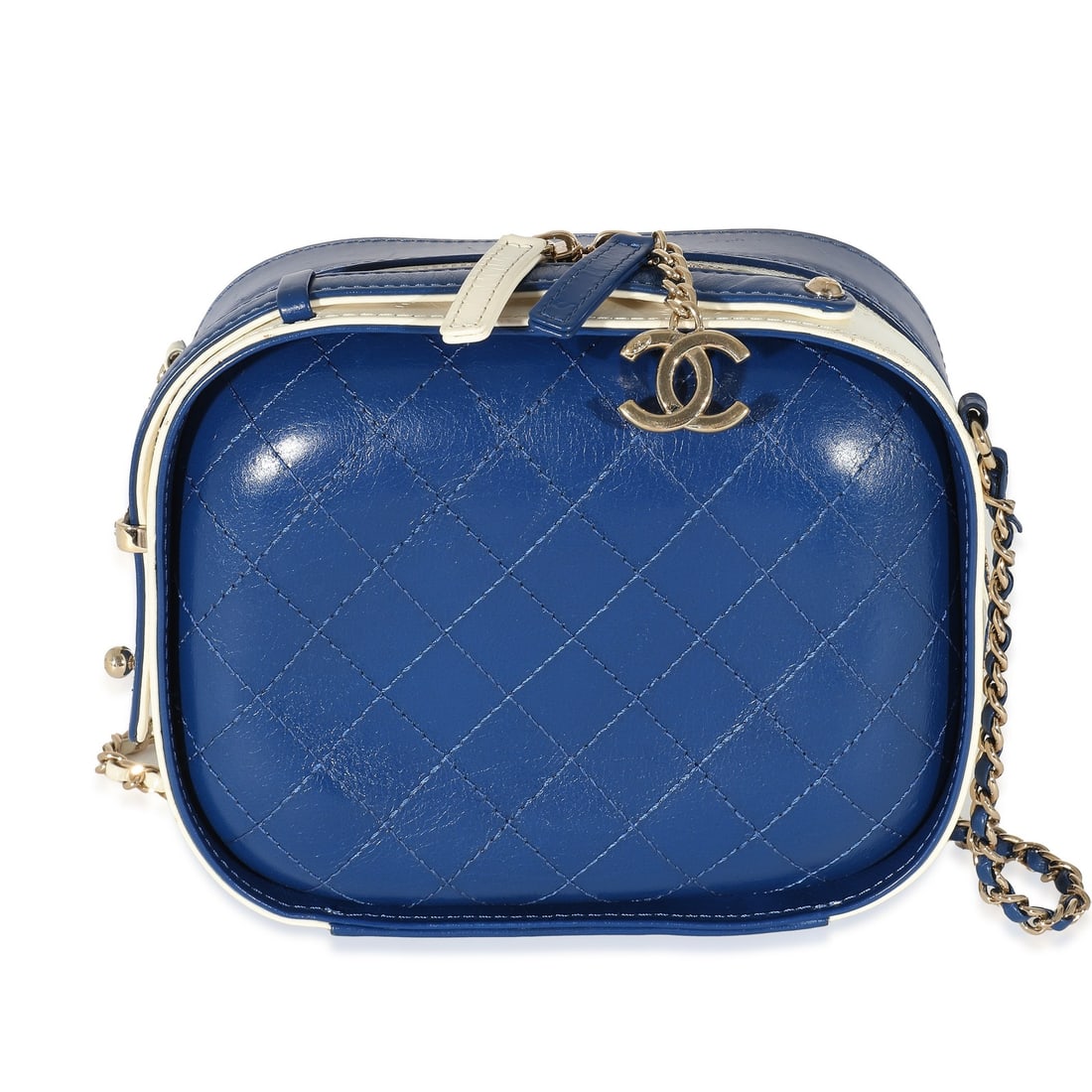 Chanel Vanity Case Navy White Calfskin Leather 2018-2019: Chanel Vanity Case Navy White Calfskin Leather 2018-2019 Introducing the Chanel Navy White Crumpled Calfskin Vanity Case, an elegant blend of functionality and luxury. This stylish handbag, crafted fr