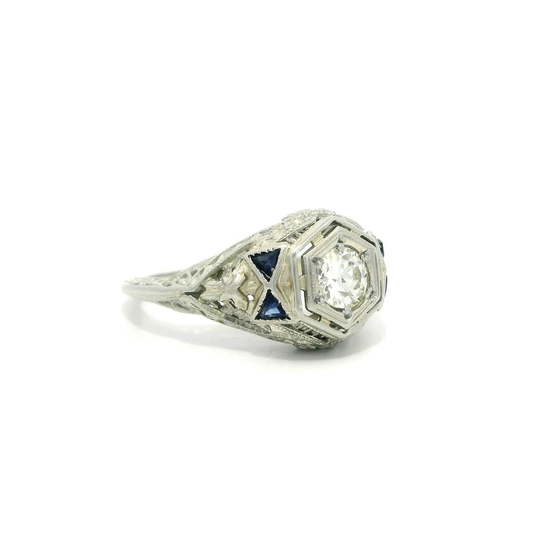 Antique Art Deco 18k White Gold .28ct Diamond Sapphire Filigree Ring: Antique Art Deco 18k White Gold .28ct Diamond Sapphire Filigree Ring Discover the elegance of this Antique Art Deco ring, crafted from solid 18k white gold. This exquisite piece features a stunning 0.