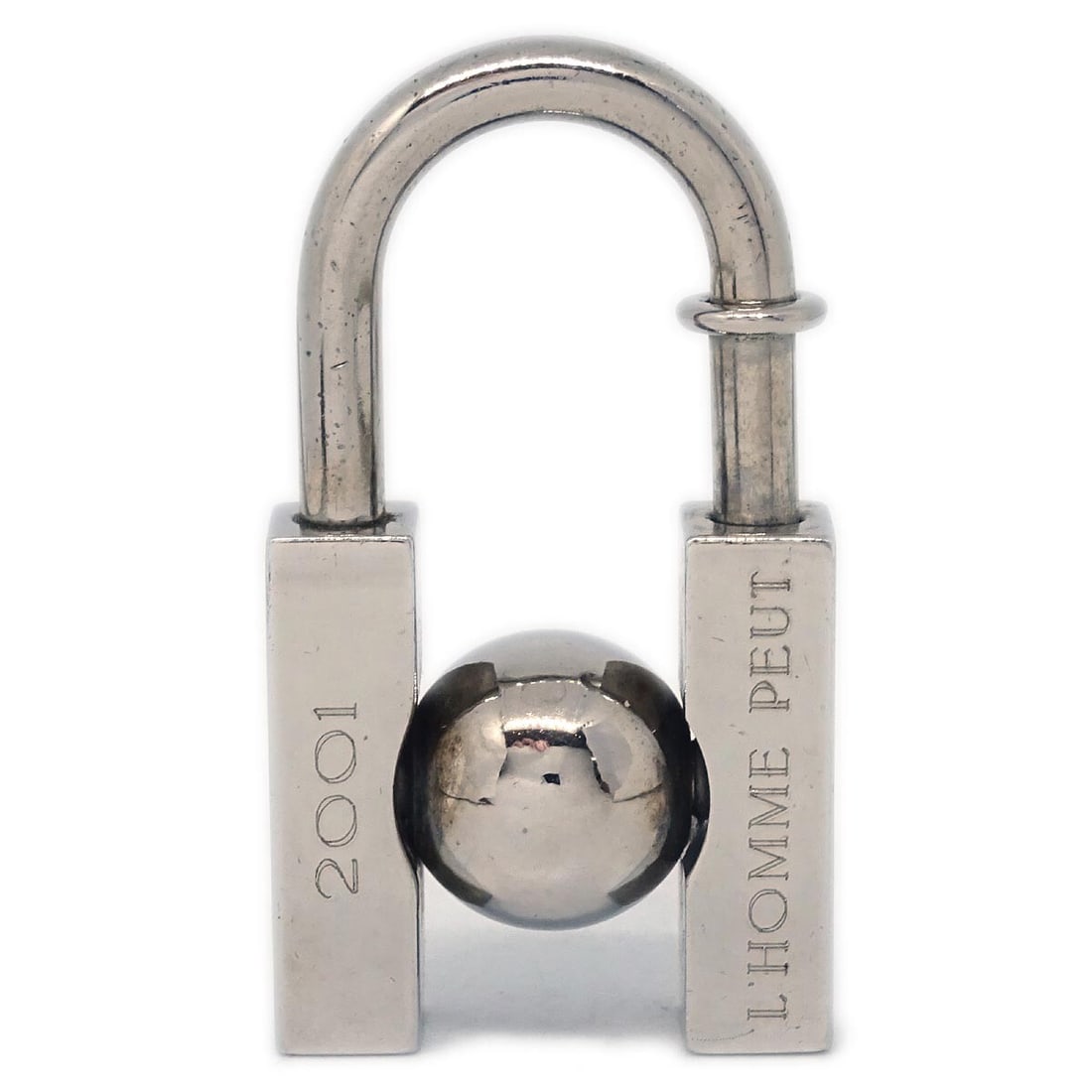 Hermes 2001 Vintage Earth Cadena Silver Padlock Charm: Hermes 2001 Vintage Earth Cadena Silver Padlock Charm This exquisite Hermes Earth Cadena Padlock Charm from 2001 is a true vintage treasure. Crafted in a sleek silver tone, this charm embodies a styli