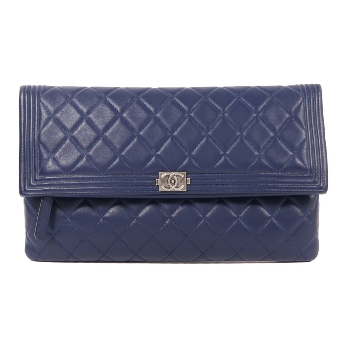 CHANEL Boy Clutch Bag Leather Blue SHW France: CHANEL Boy Clutch Bag Leather Blue SHW France This elegant CHANEL Boy Clutch Bag is crafted from high-quality leather in a striking blue hue. Designed for versatility, the bag features a sleek, struct