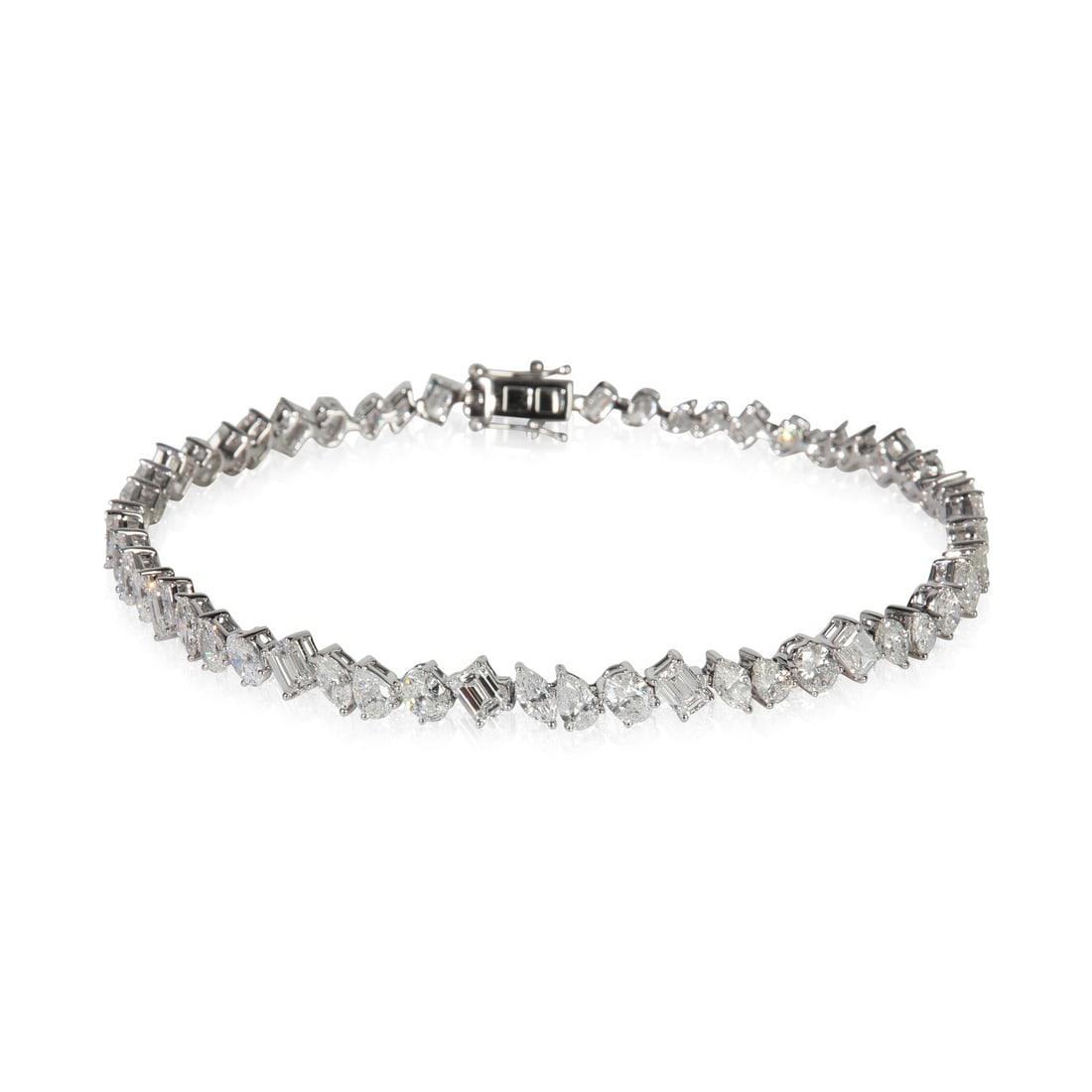 18K White Gold Diamond Mixed Shape Bracelet 6.93 Cts: 18K White Gold Diamond Mixed Shape Bracelet 6.93 Cts This exquisite bracelet features a stunning mix of diamond shapes set in lustrous 18K white gold. The total diamond weight is an impressive 6.93 ca