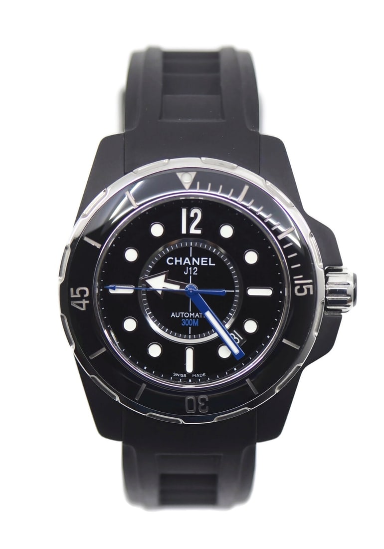 Chanel J12 Marine Black Ceramic Watch H2558 Authentic 42mm: Chanel J12 Marine Black Ceramic Watch H2558 Authentic 42mm The Chanel J12 Marine Black Ceramic Watch H2558 is a sophisticated timepiece that combines style and functionality. This wristwatch features