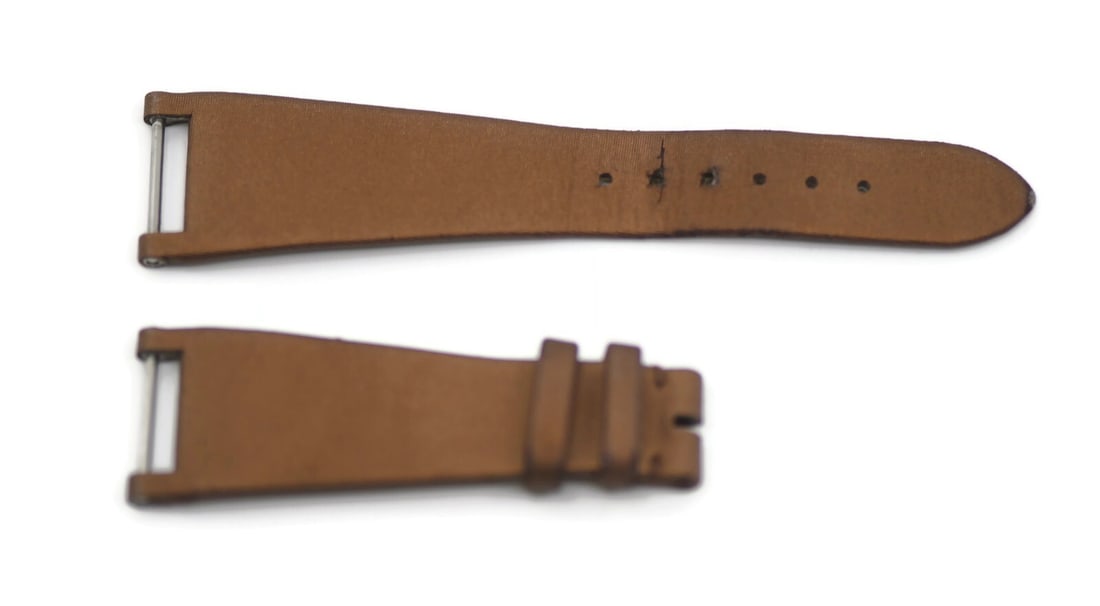 Patek Philippe Authentic Brown Fabric Wristwatch Band 21mm: Patek Philippe Authentic Brown Fabric Wristwatch Band 21mm Enhance your wristwatch with this authentic Patek Philippe brown fabric strap. Designed for comfort and style, this strap features a band wid