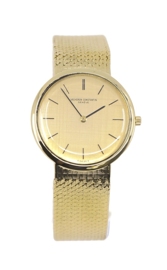 Vacheron Constantin Patrimony 18K Yellow Gold Watch Ref 6352 Analog Mechanical: Vacheron Constantin Patrimony 18K Yellow Gold Watch Ref 6352 Analog Mechanical This exquisite Vacheron Constantin Patrimony wristwatch is crafted from 18K yellow gold, showcasing a stunning gold bezel