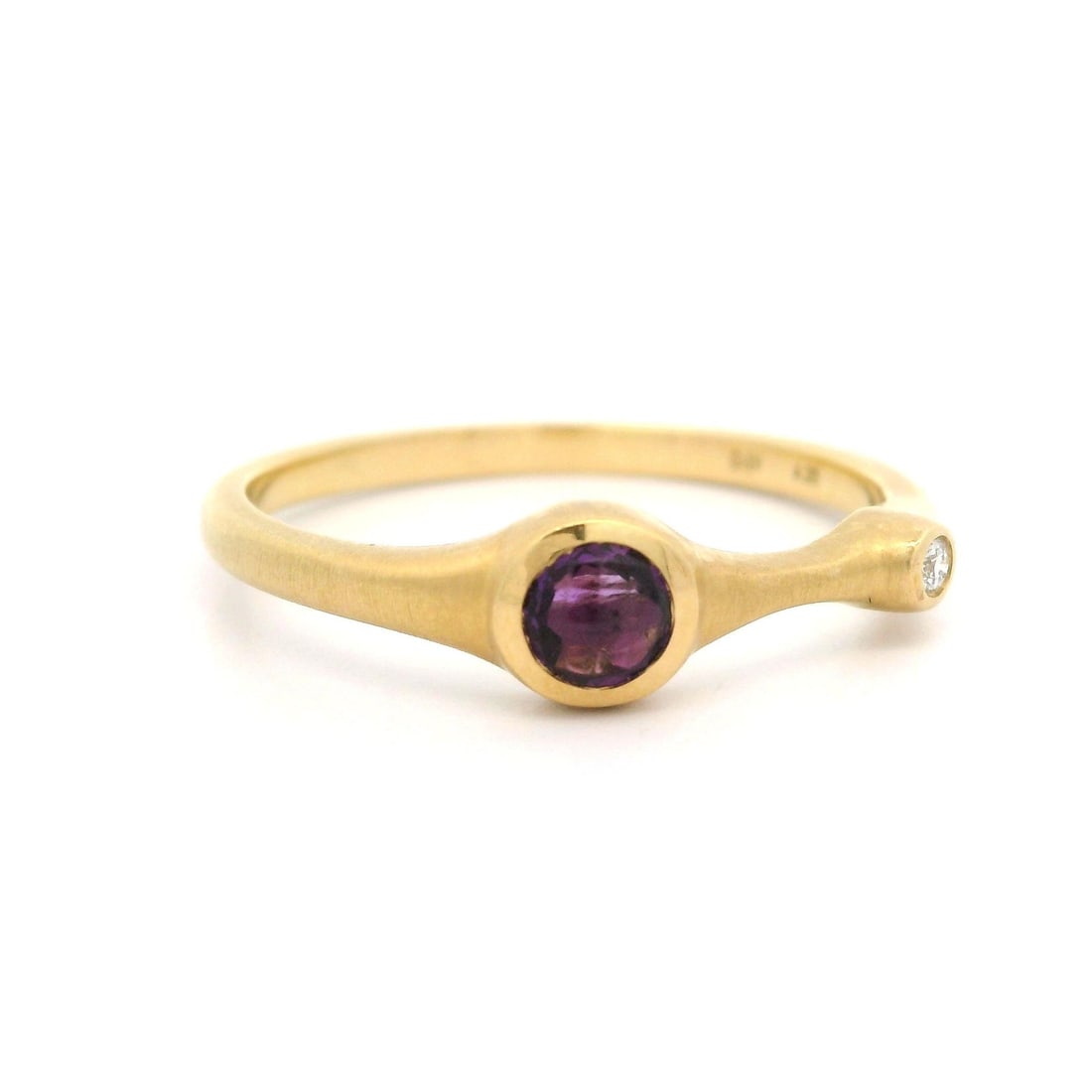 Carelle 18k Gold Amethyst Diamond Stackable Band Ring 0.26ctw: Carelle 18k Gold Amethyst Diamond Stackable Band Ring 0.26ctw Elevate your jewelry collection with this stunning Carelle stackable band ring, meticulously crafted in solid 18k yellow gold. This exquis