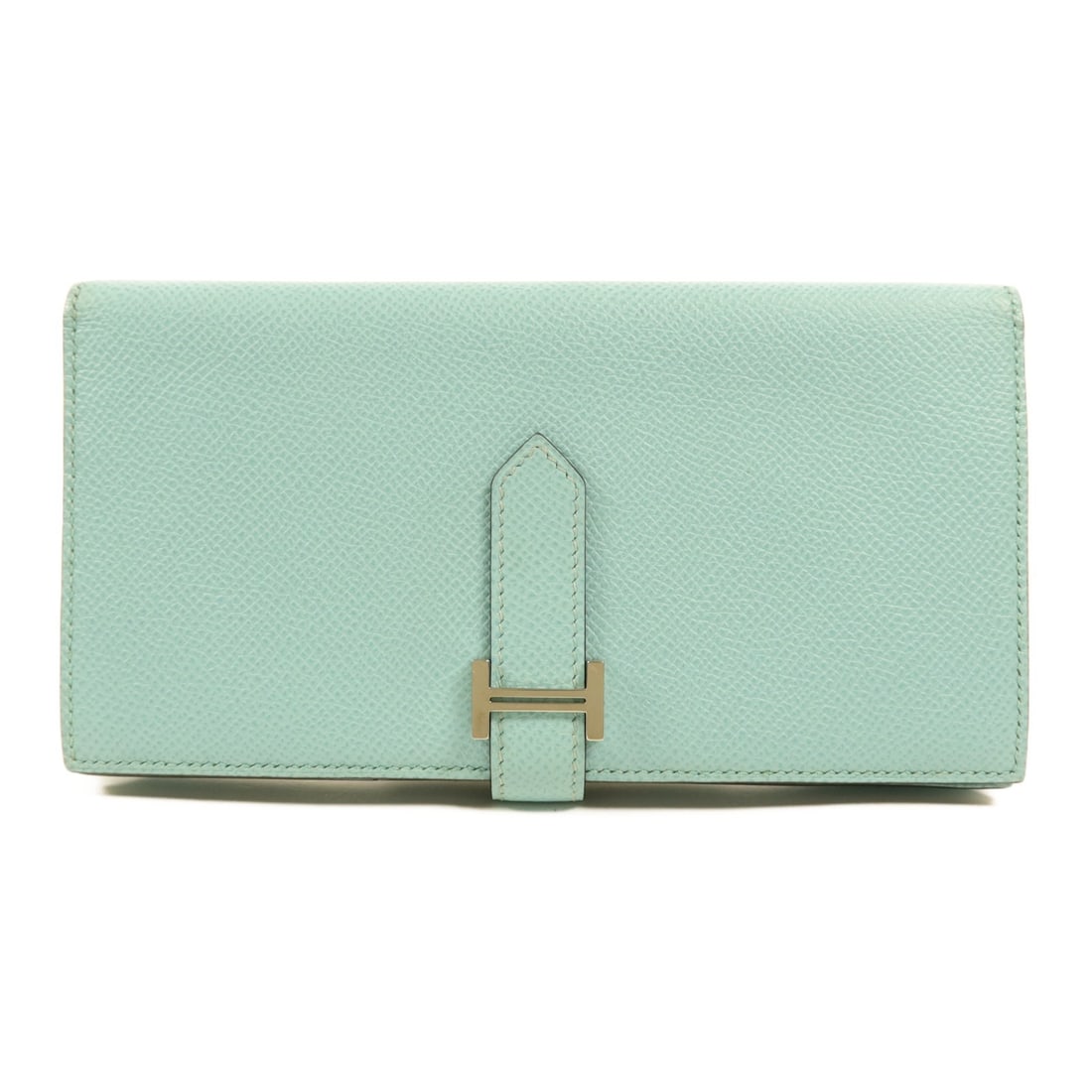 HERMES Bearn W Snap Long Wallet Epsom Leather Bleu Atoll: HERMES Bearn W Snap Long Wallet Epsom Leather Bleu Atoll Introducing the HERMES Bearn W Snap Long Wallet, a sophisticated bi-fold wallet crafted from high-quality Epsom leather. This stylish accessory