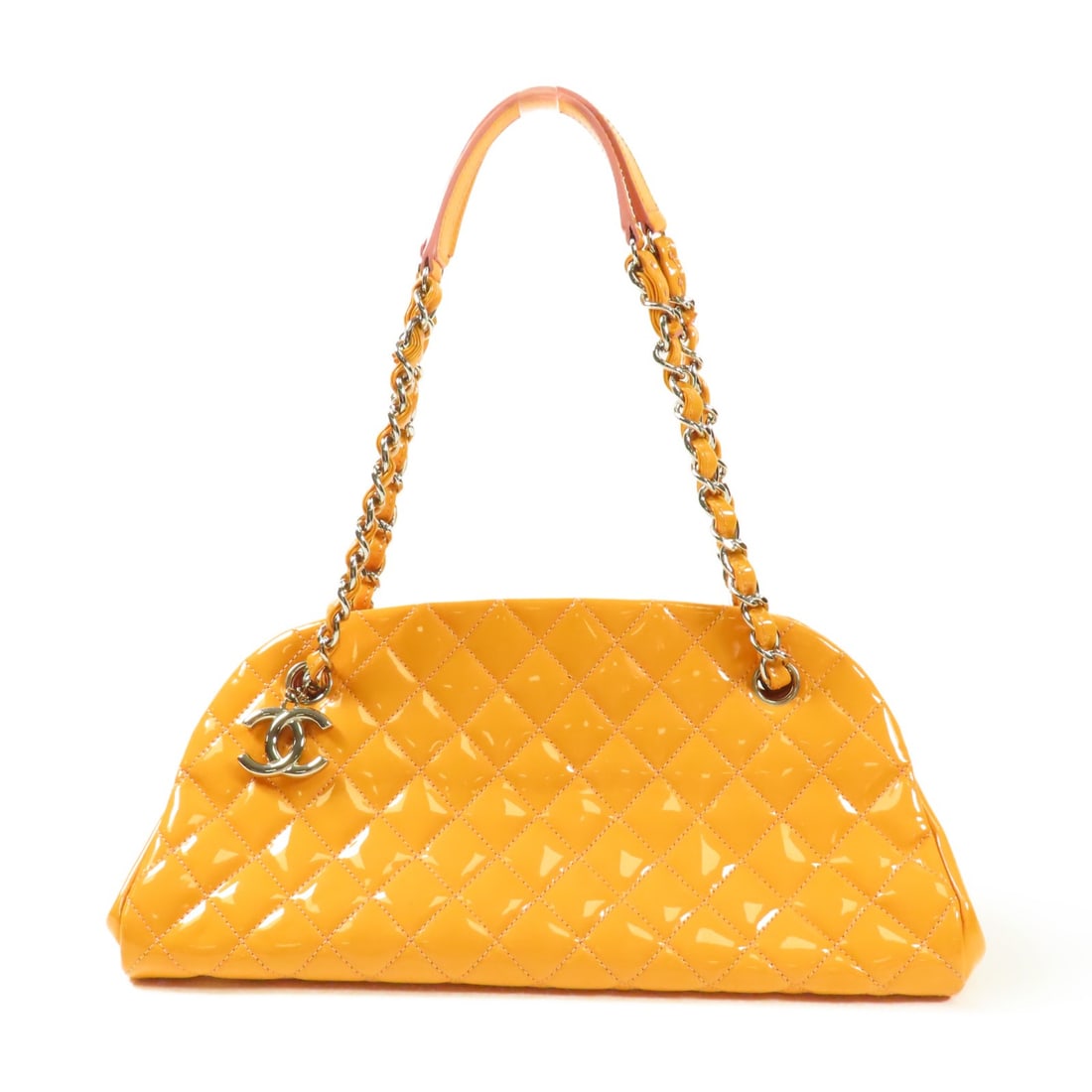 CHANEL CC Orange Patent Leather Shoulder Bag: CHANEL CC Orange Patent Leather Shoulder Bag Elevate your accessory collection with this stunning CHANEL Shoulder Bag, crafted from luxurious patent leather in a vibrant orange hue. This stylish bag f