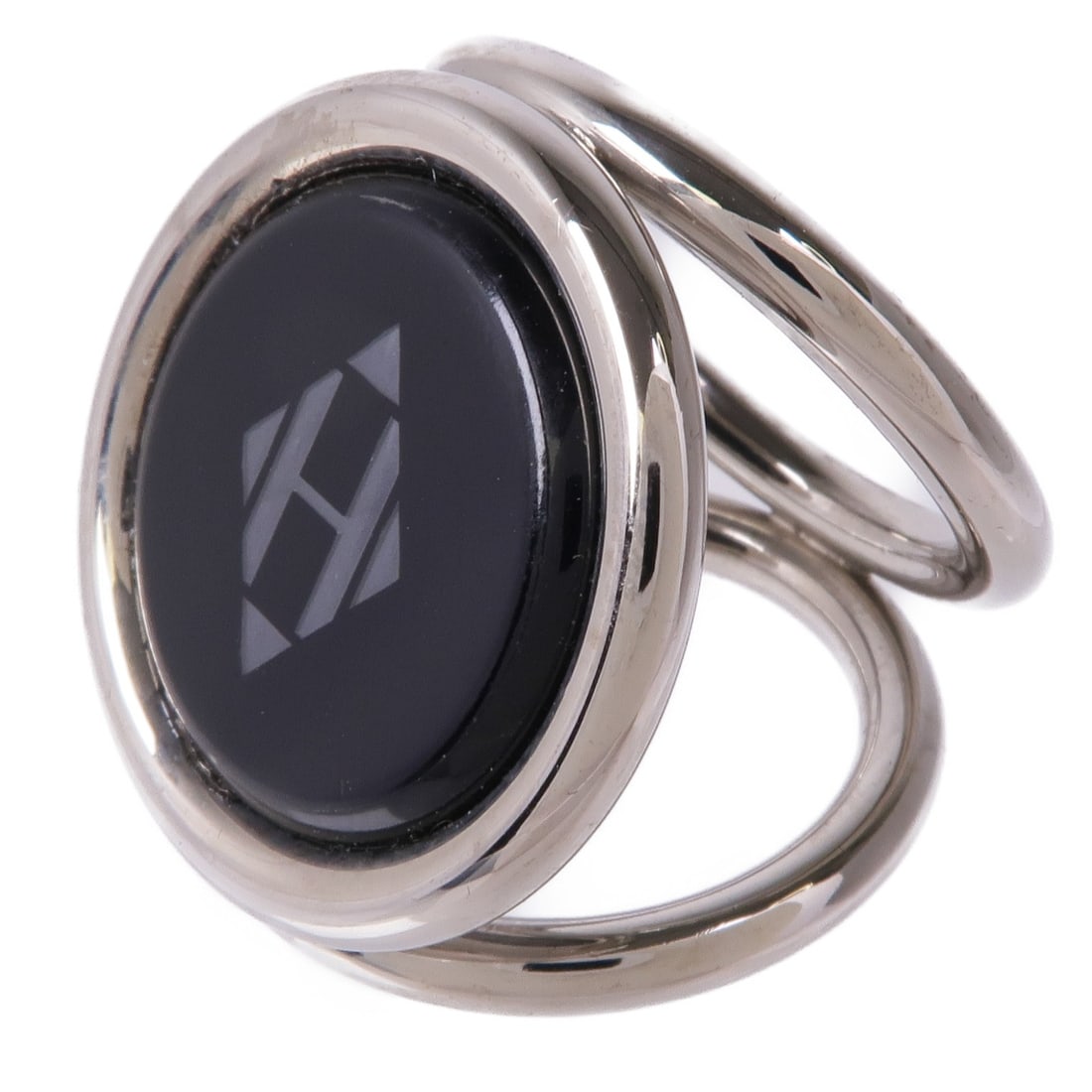 HERMES Silver Scarf Ring Elegant Accessory: HERMES Silver Scarf Ring Elegant Accessory Enhance your scarf collection with this elegant HERMES scarf ring, designed to securely hold your favorite scarves in place. Crafted in France, this stylish