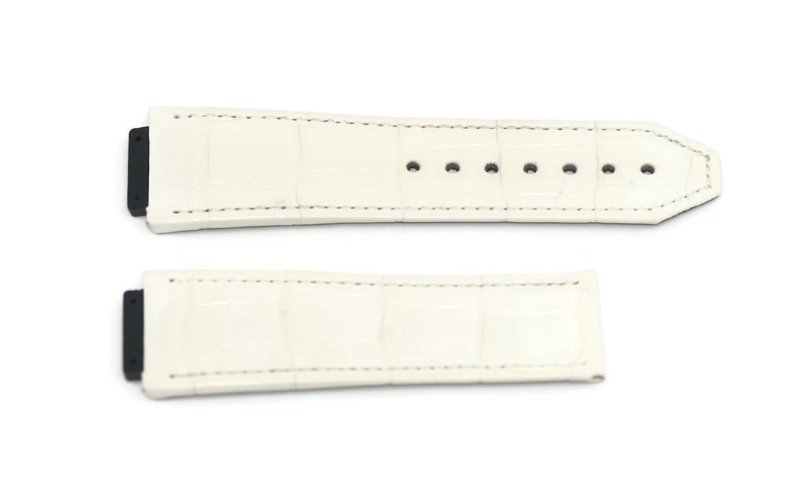 Authentic Hublot White Leather Wristwatch Strap 25mm x 22mm: Authentic Hublot White Leather Wristwatch Strap 25mm x 22mm Elevate your timepiece with this authentic Hublot White Leather Strap designed for wristwatches. Crafted from high-quality leather, this str