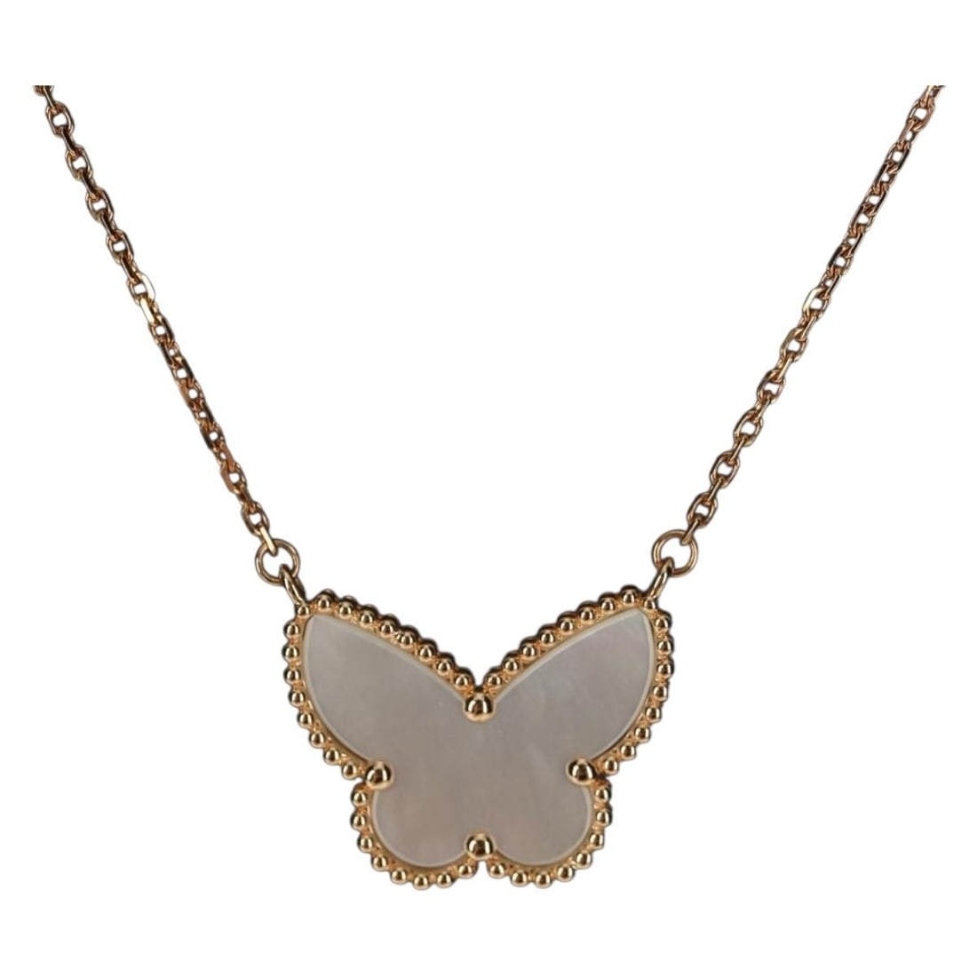 Van Cleef & Arpels Lucky Alhambra Papillon Necklace Au750 Gold Authentic JC938118: Van Cleef & Arpels Lucky Alhambra Papillon Necklace Au750 Gold Authentic JC938118 This exquisite Van Cleef & Arpels Lucky Alhambra Papillon Necklace is crafted from Au750 gold, showcasing a timeless d