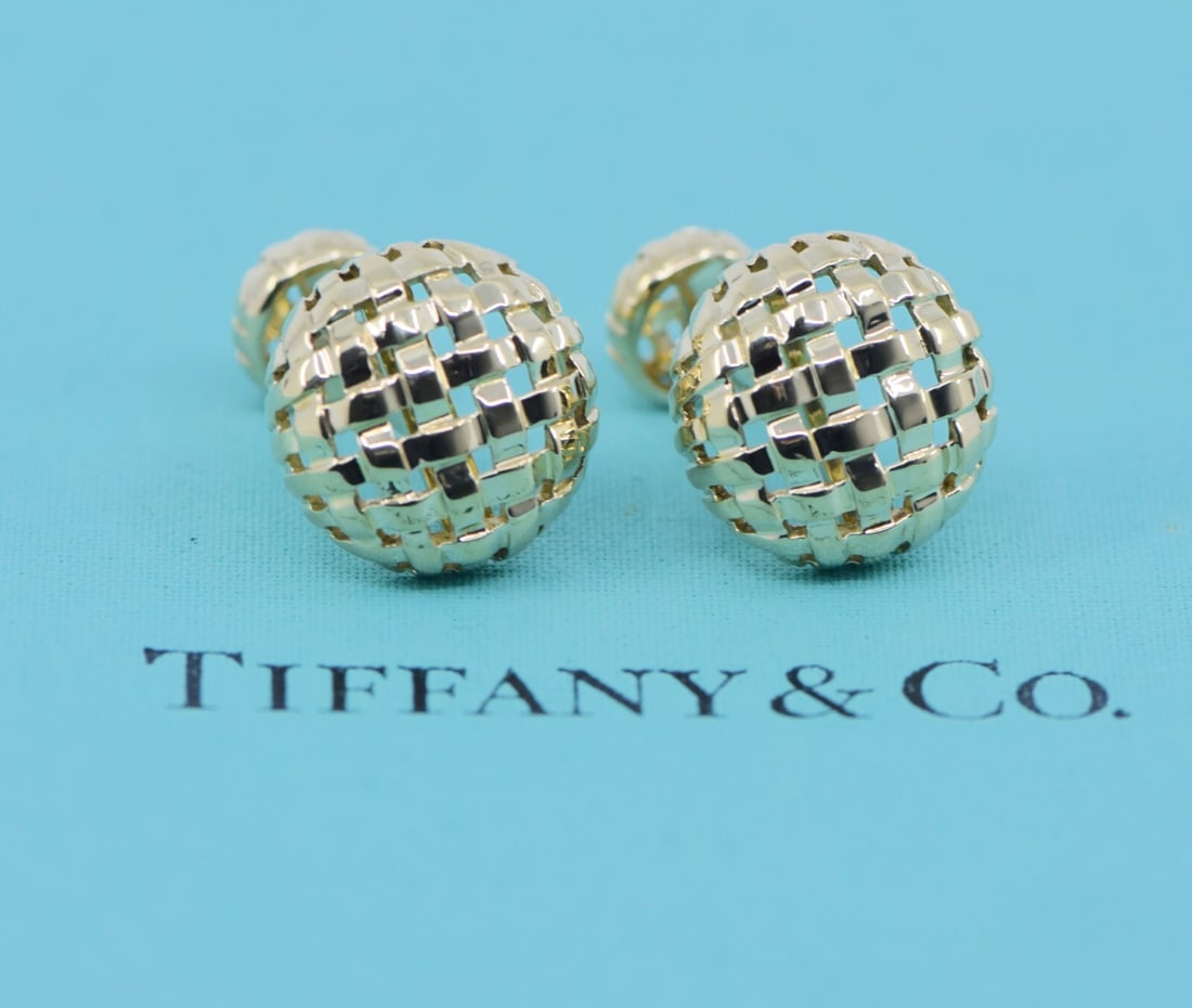 Tiffany & Co 18K Yellow Gold Cufflinks Authentic Pouch: Tiffany & Co 18K Yellow Gold Cufflinks Authentic Pouch Elevate your style with these exquisite Tiffany & Co. 18K Yellow Gold Cufflinks. Crafted from high-quality yellow gold, these cufflinks embody so