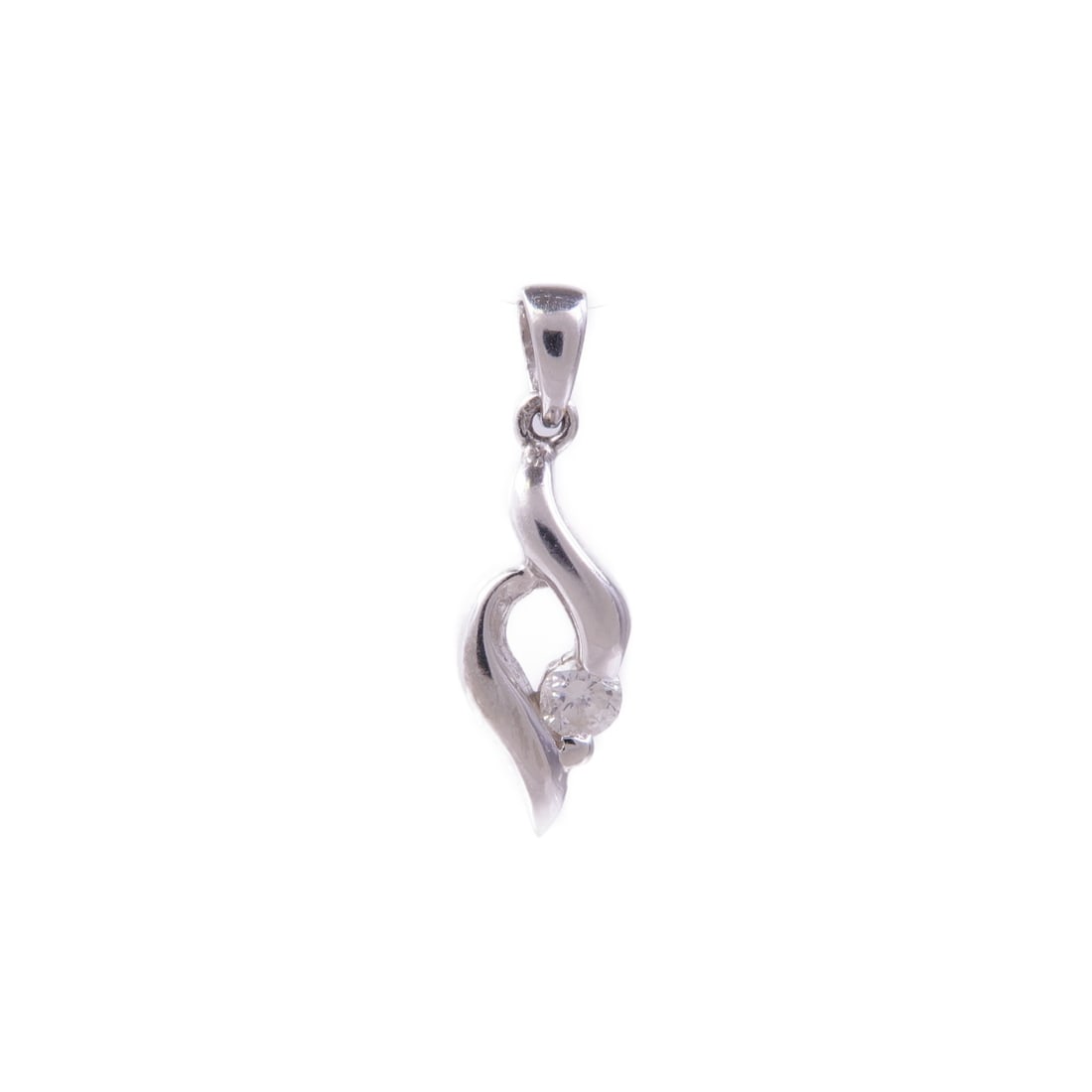 JEWELRY Clear Diamond Pendant Top in PT900 Platinum: JEWELRY Clear Diamond Pendant Top in PT900 Platinum This exquisite diamond pendant top is crafted from high-quality PT900 platinum, ensuring both luxury and durability. The pendant showcases a stunnin