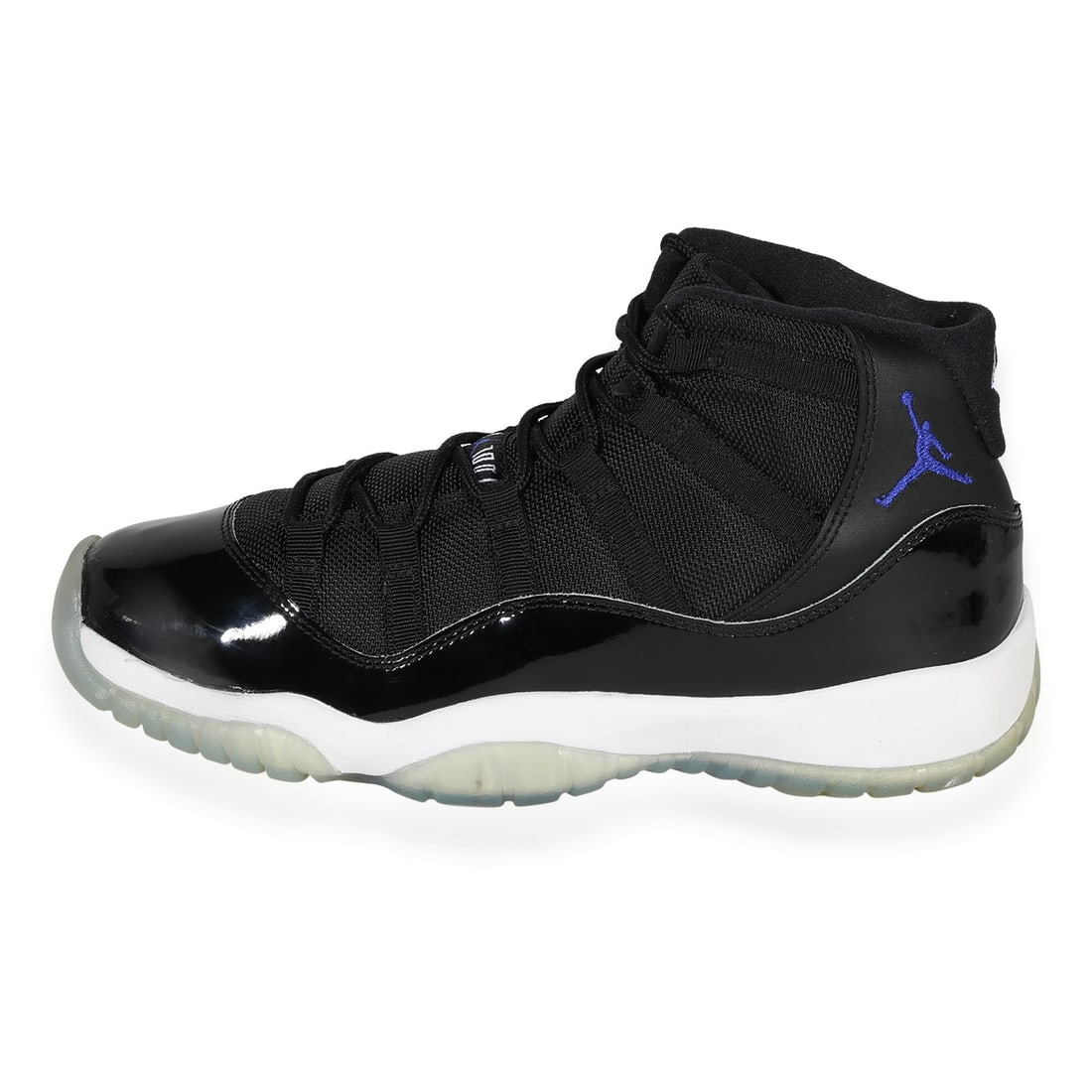 Air Jordan 11 Retro BG Space Jam 2016 Sneaker Black US 7: Air Jordan 11 Retro BG Space Jam 2016 Sneaker Black US 7 Introducing the Air Jordan 11 Retro BG 'Space Jam' 2016, a must-have for sneaker enthusiasts and basketball fans alike. This iconic sneaker fea