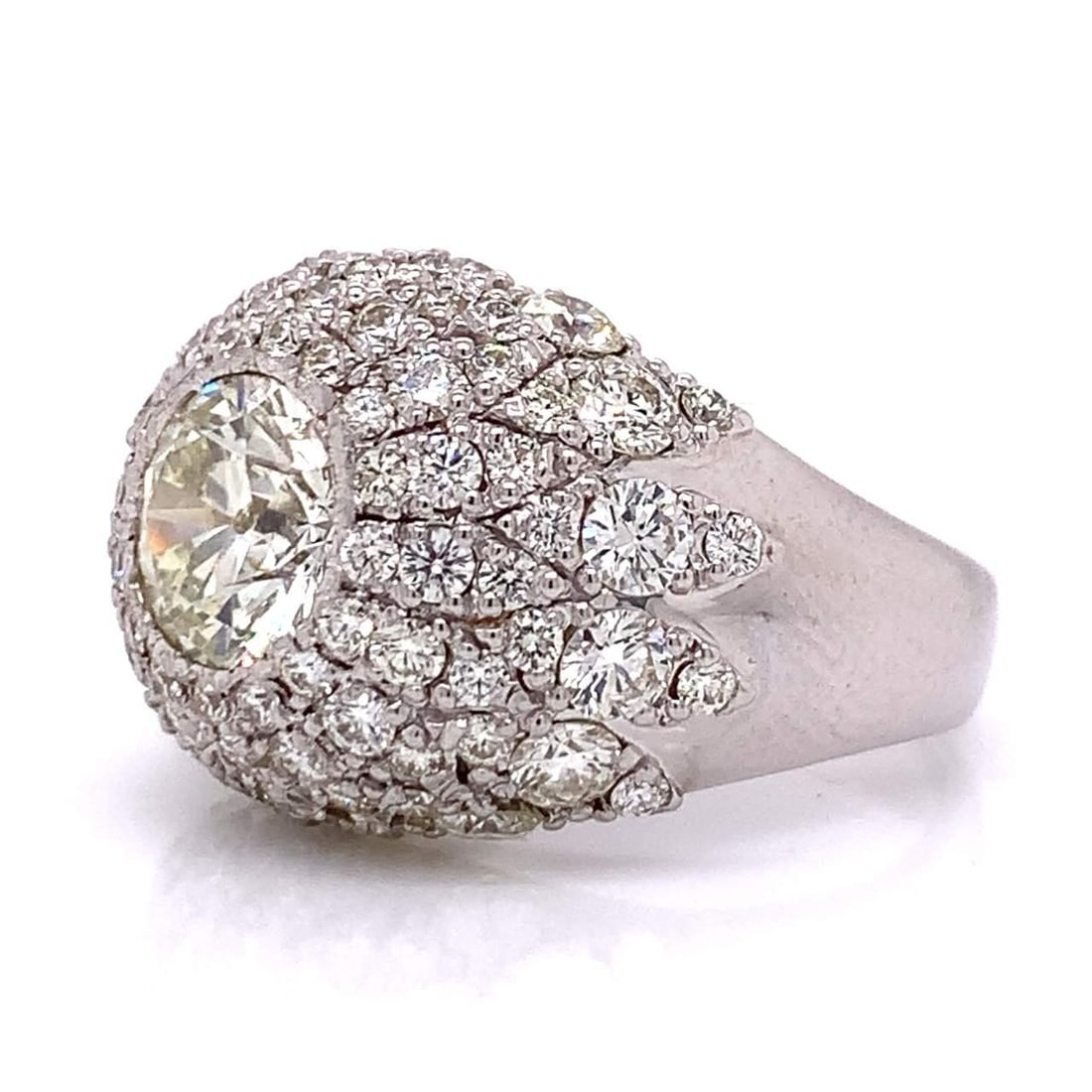 Stunning 18K White Gold Diamond Ring 1.68 Ct Center Stone (1 of 4)